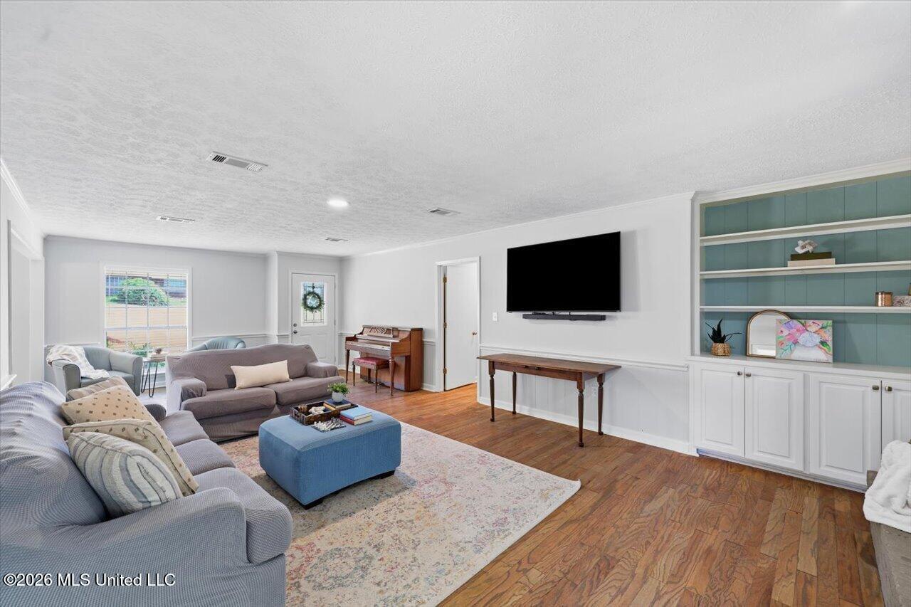 7105 Edgewater Drive Property Photo 6