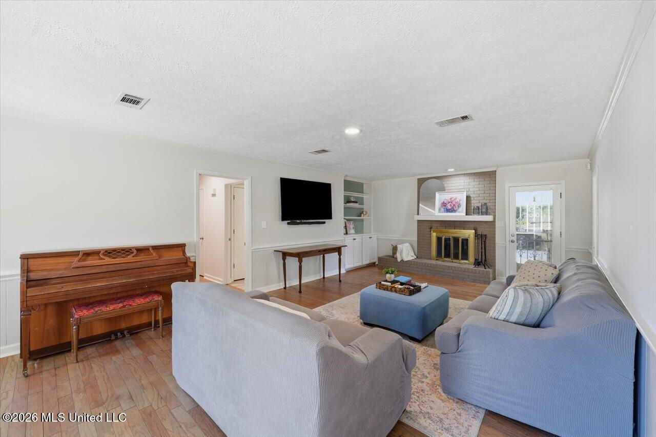 7105 Edgewater Drive Property Photo 7