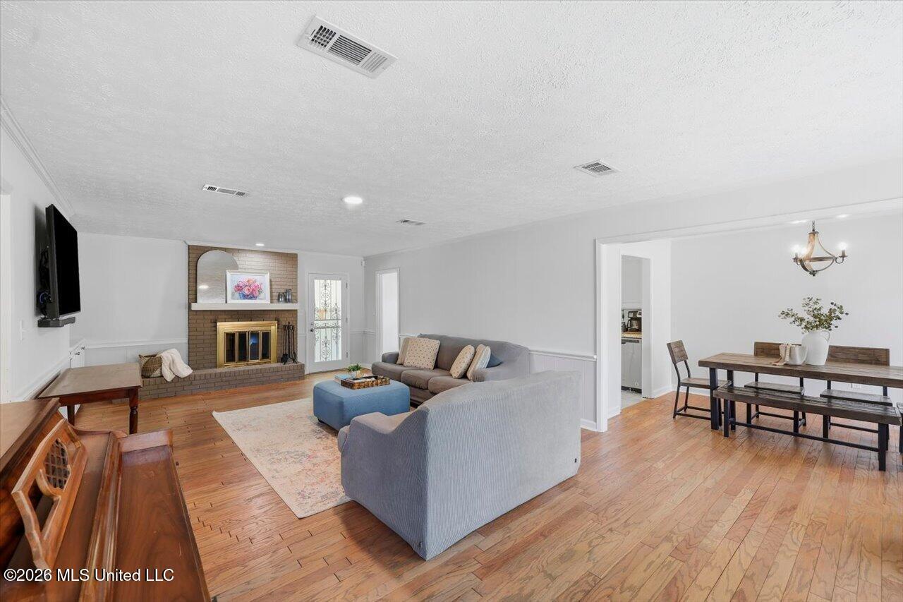 7105 Edgewater Drive Property Photo 8