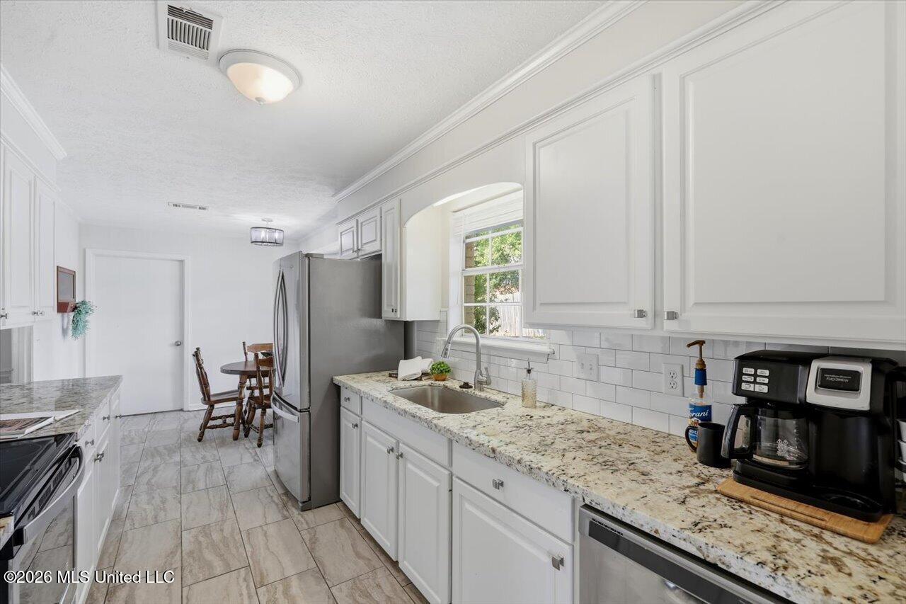 7105 Edgewater Drive Property Photo 14