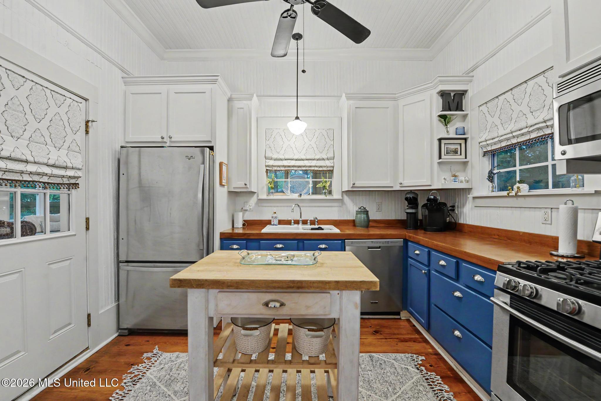 303 State Street Property Photo 8