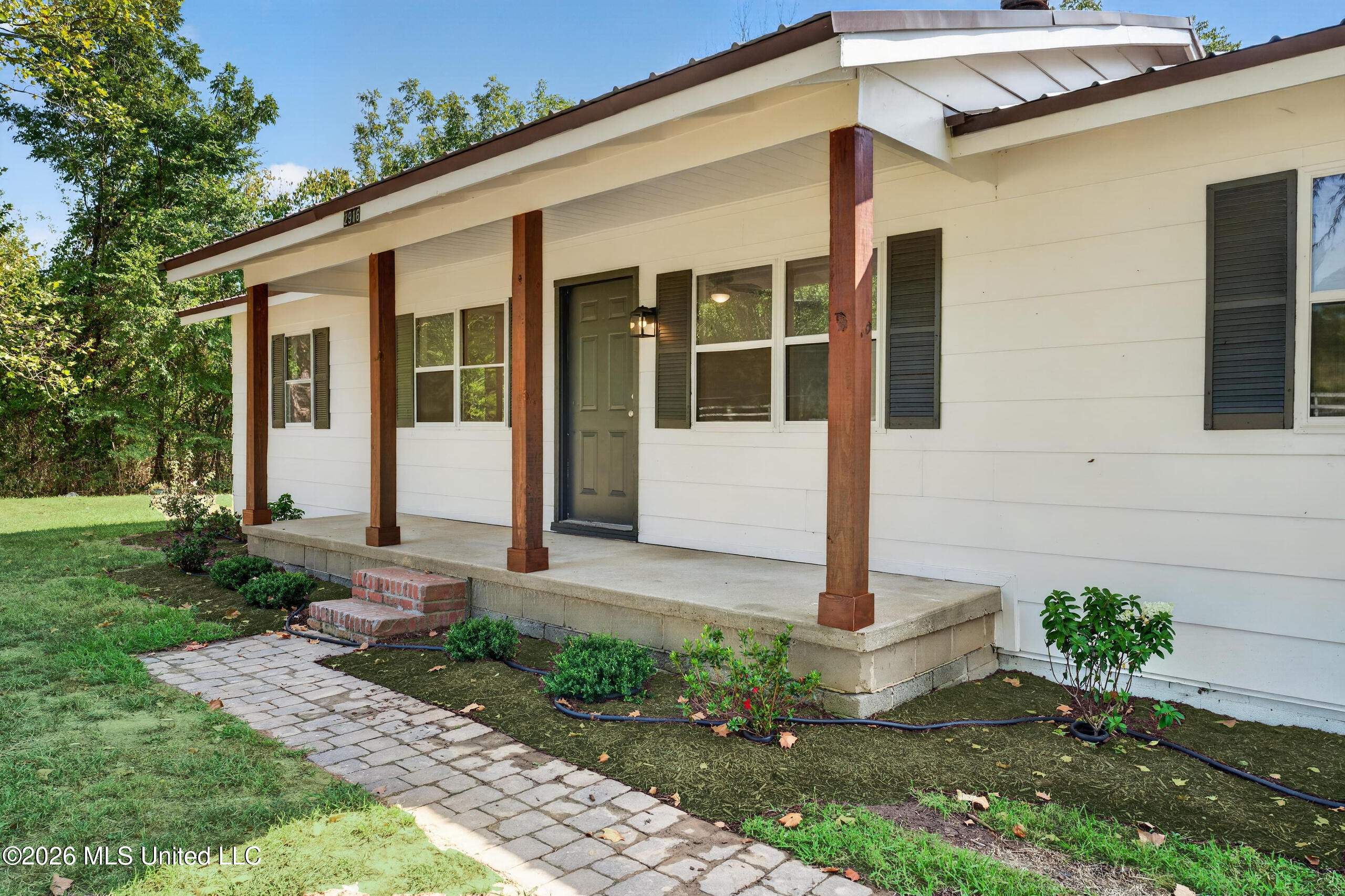 2916 Brownlee Road Property Photo 2