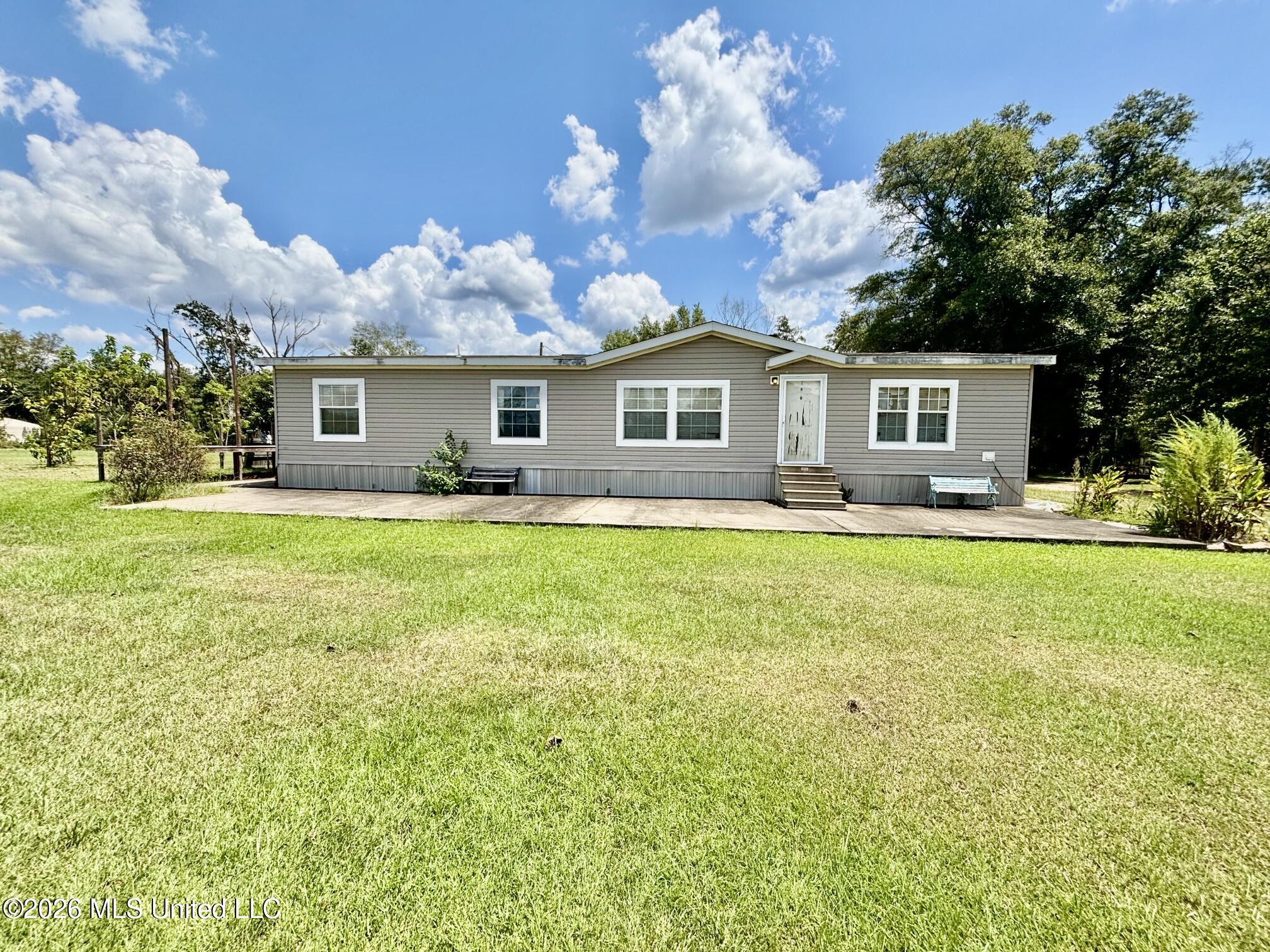 46 Pearlview Circle Property Photo 1