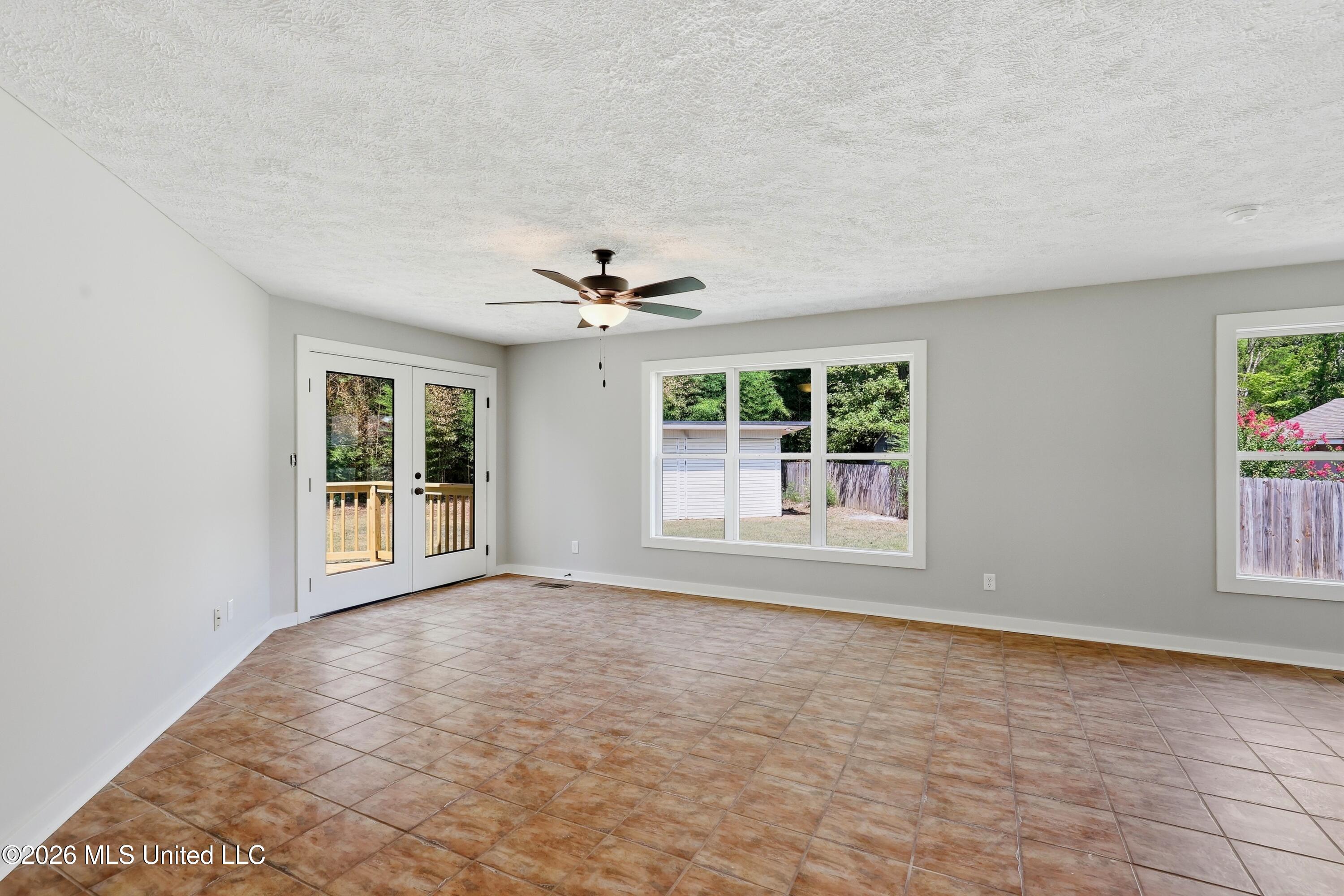 728 Colonial Circle Property Photo 11