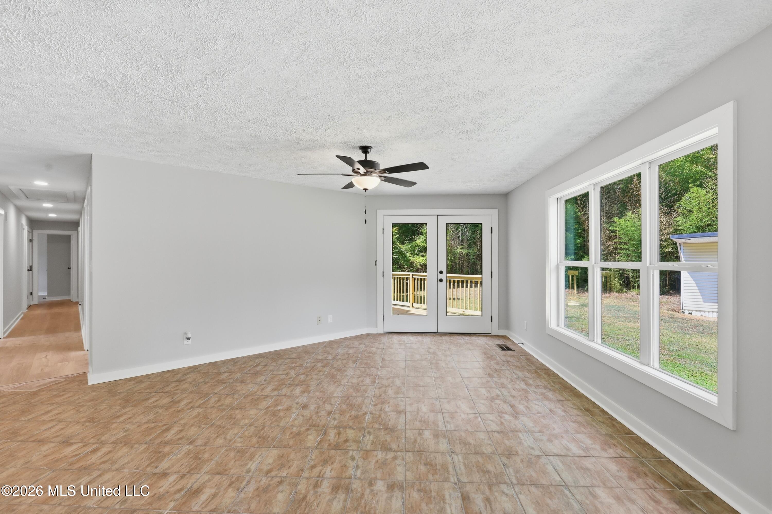 728 Colonial Circle Property Photo 12