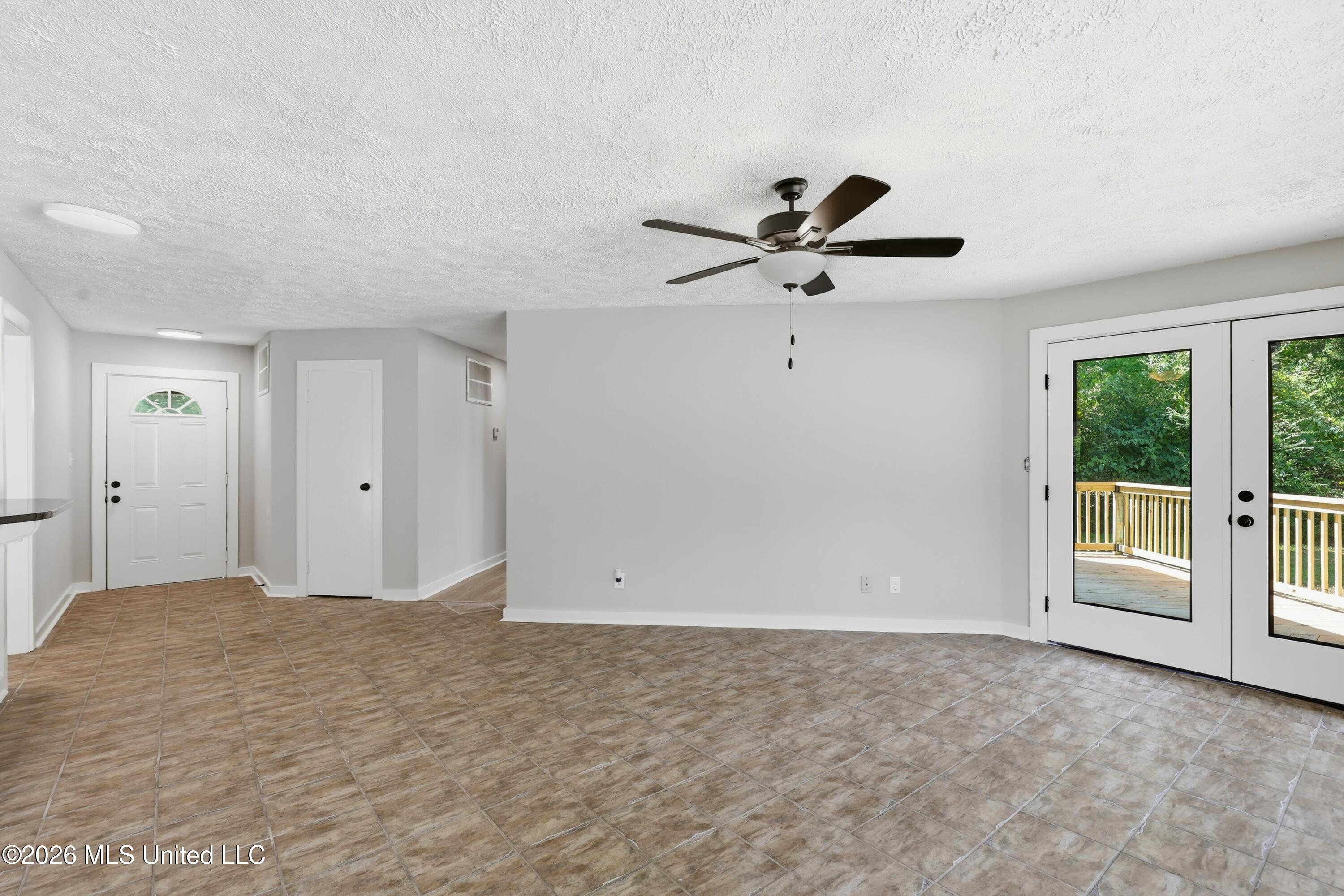 728 Colonial Circle Property Photo 13