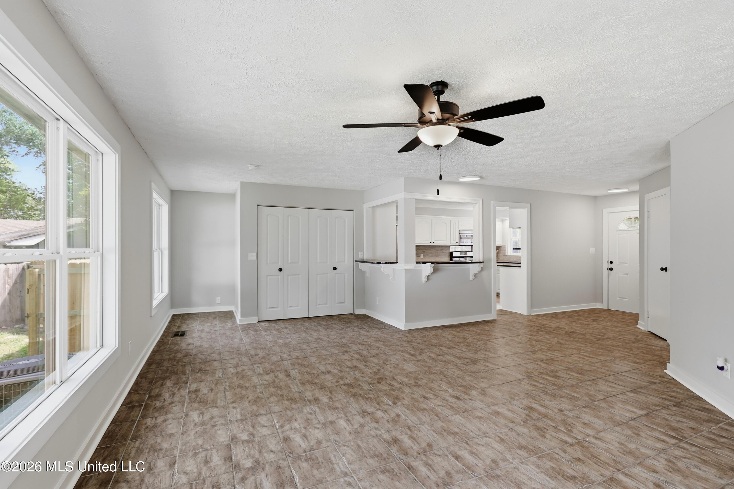 728 Colonial Circle Property Photo 14