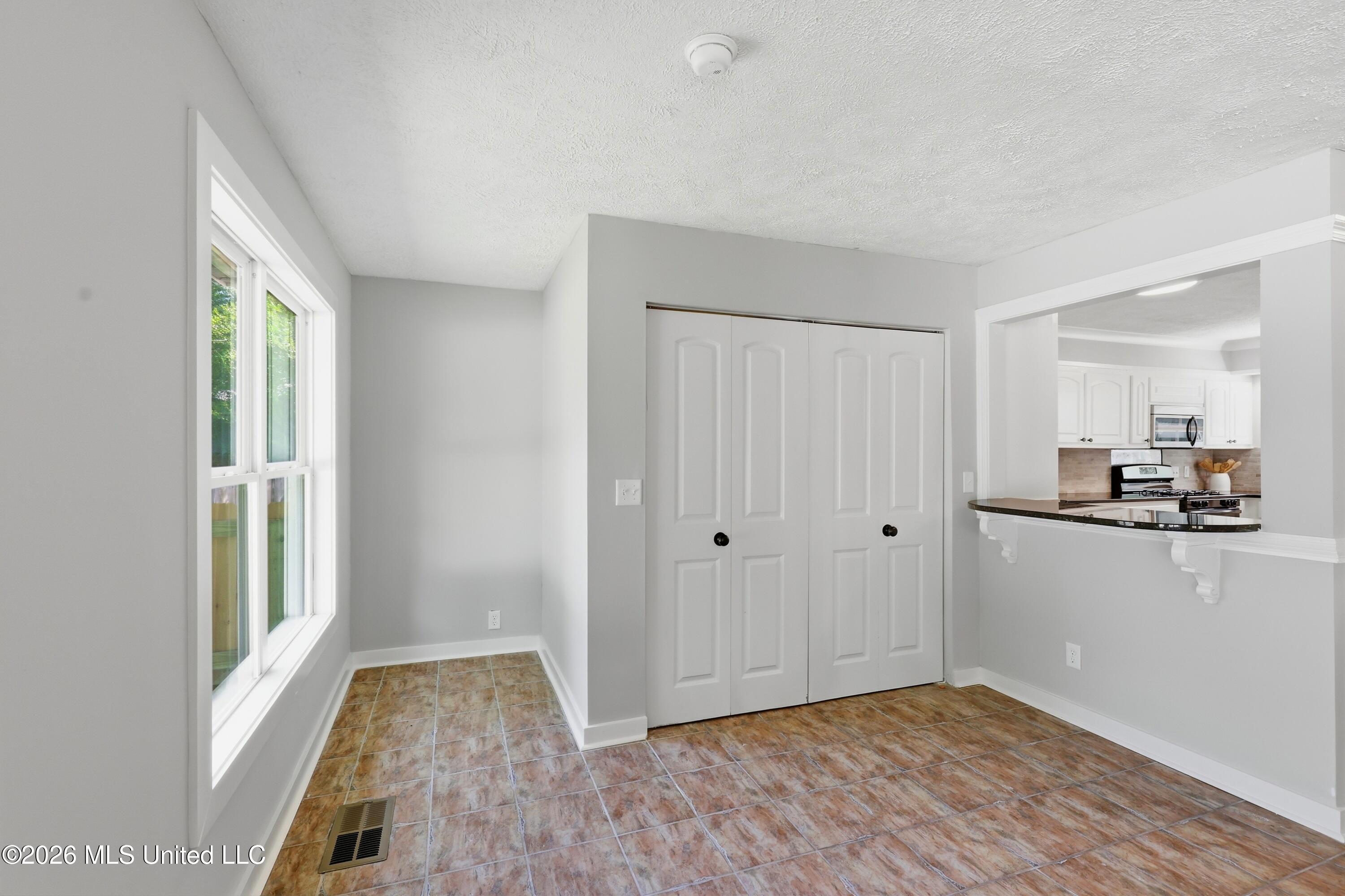 728 Colonial Circle Property Photo 22