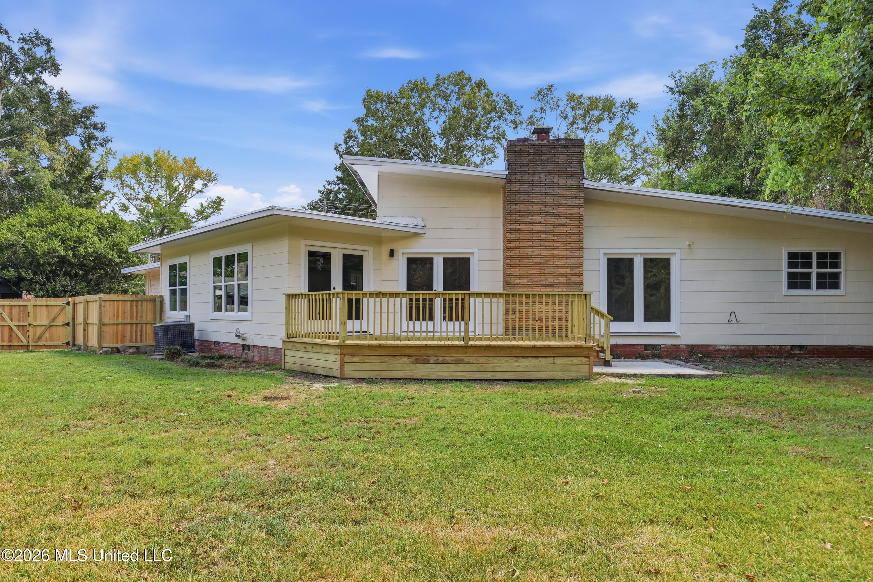 728 Colonial Circle Property Photo 37