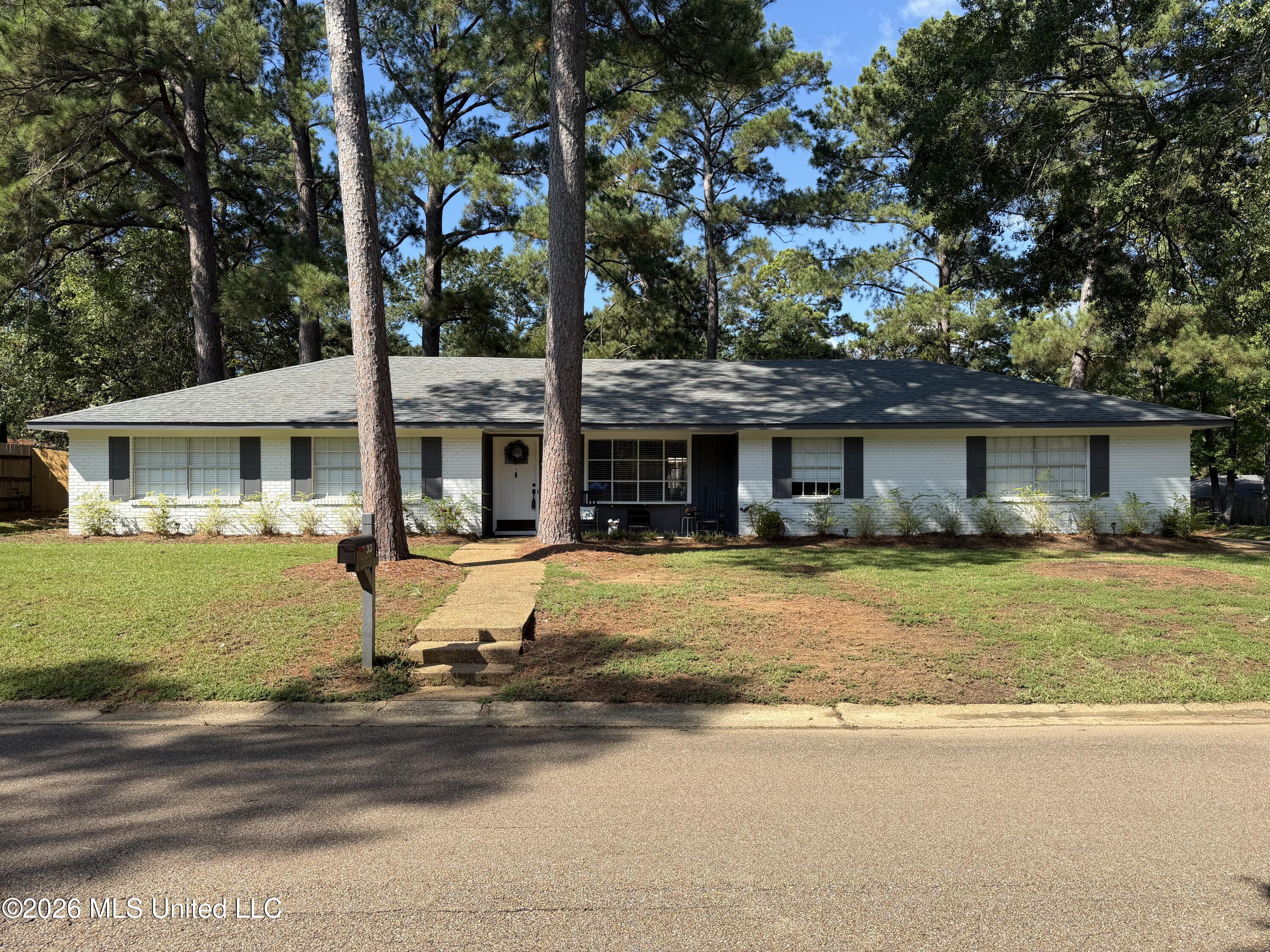 33 Pebble Hill Drive Property Photo 1