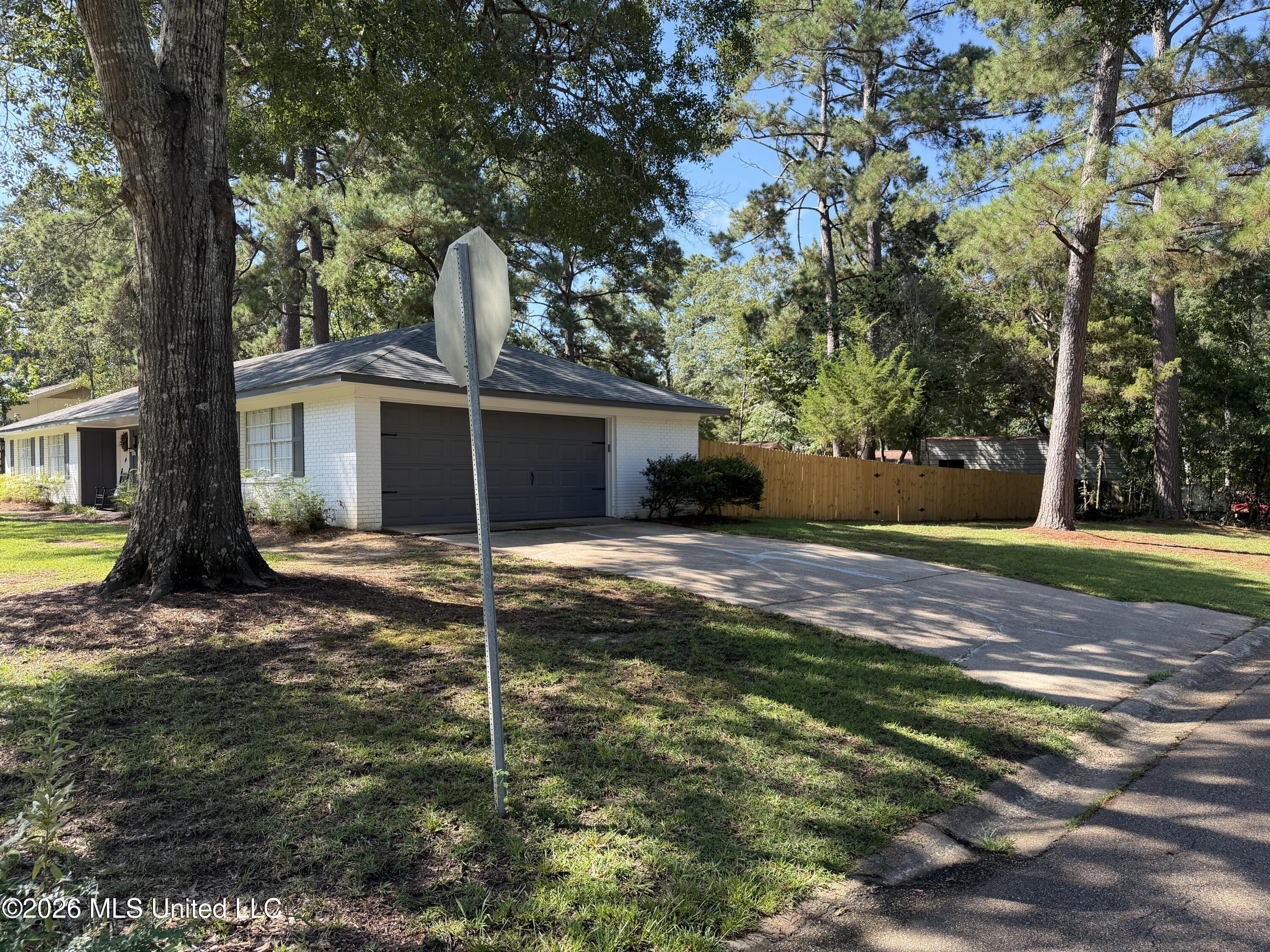 33 Pebble Hill Drive Property Photo 4