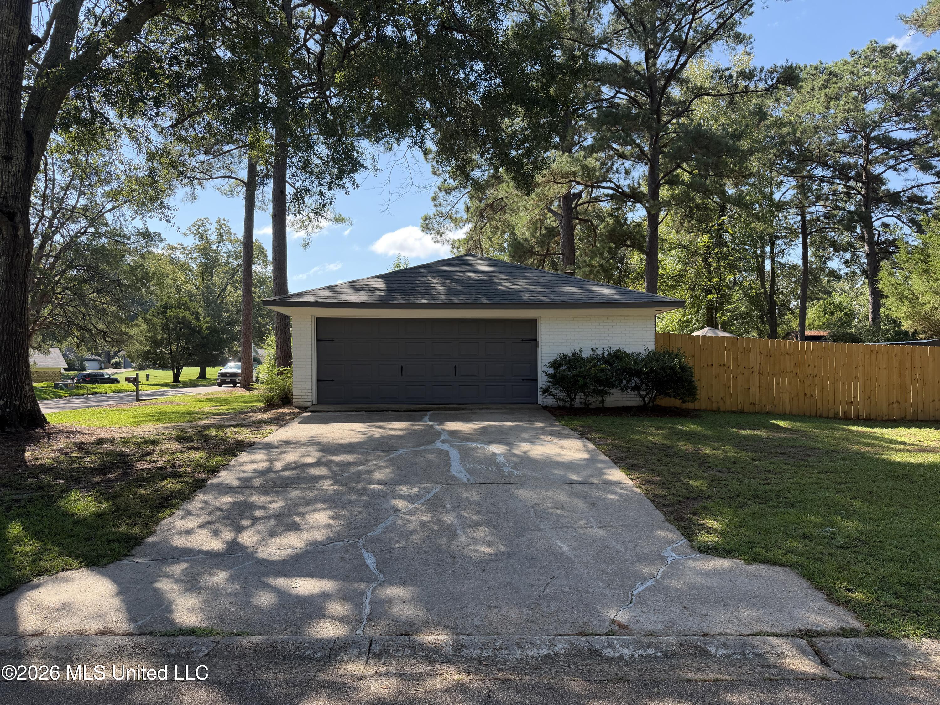 33 Pebble Hill Drive Property Photo 5