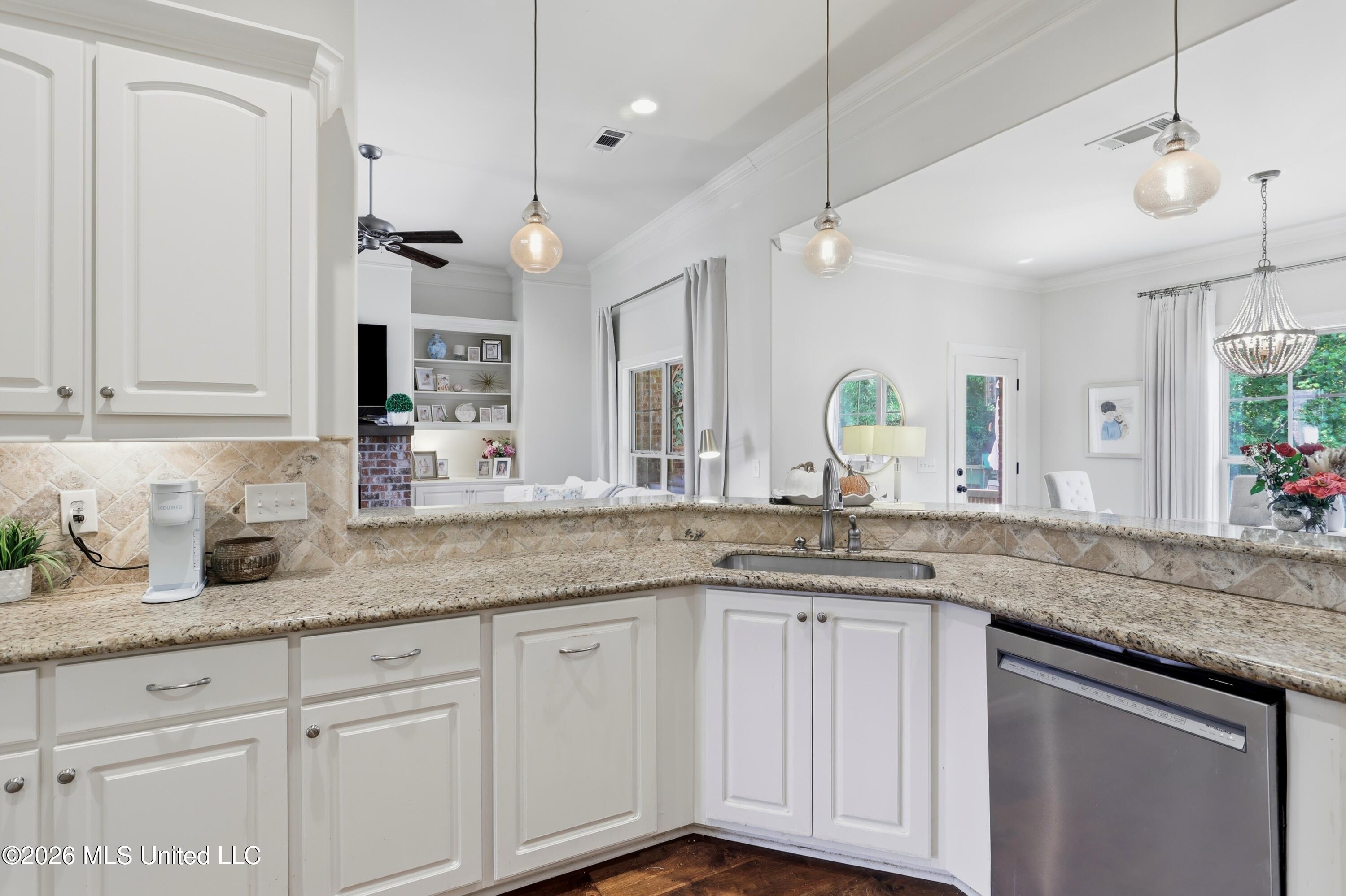 146 Huber Street Property Photo 11