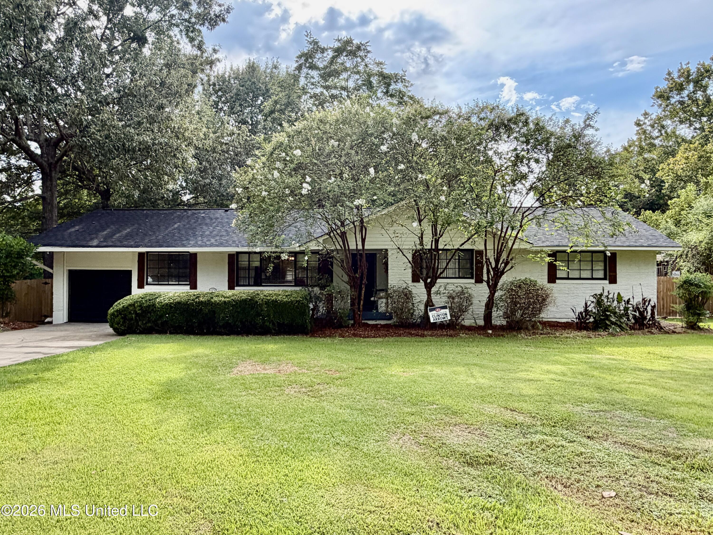 104 Sunset Drive Property Photo 1