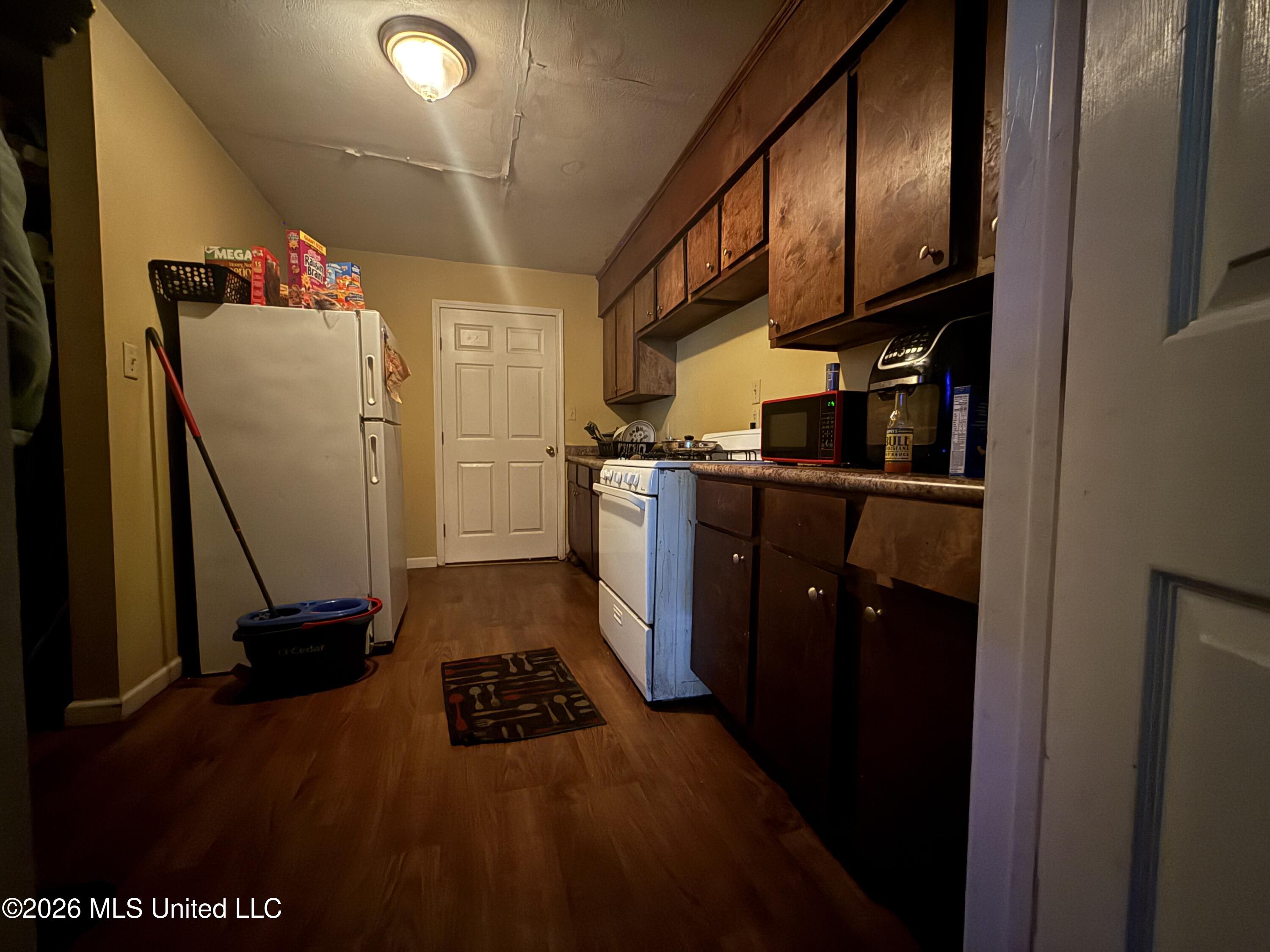 707 Hillmont Drive Property Photo 3