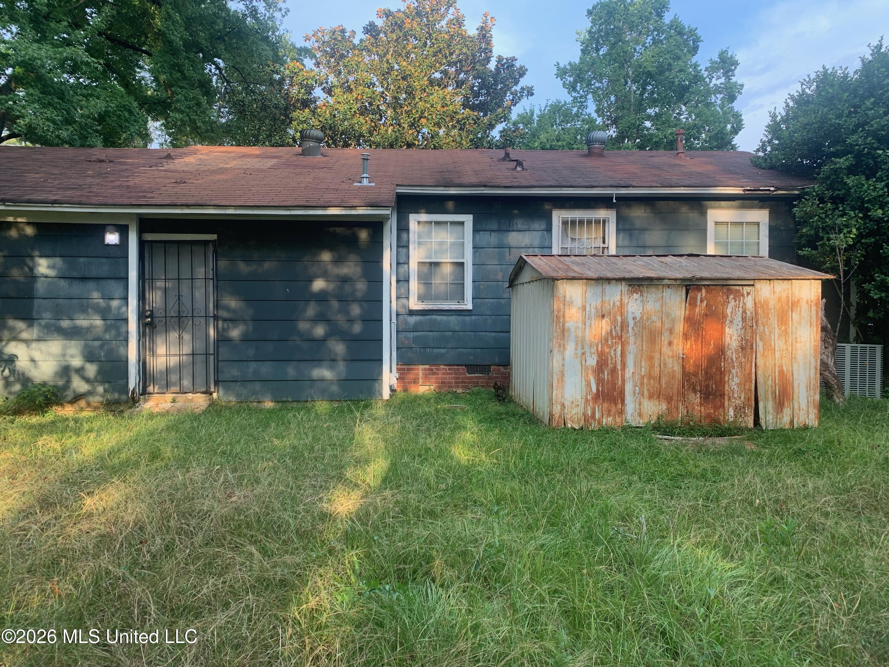 707 Hillmont Drive Property Photo 5