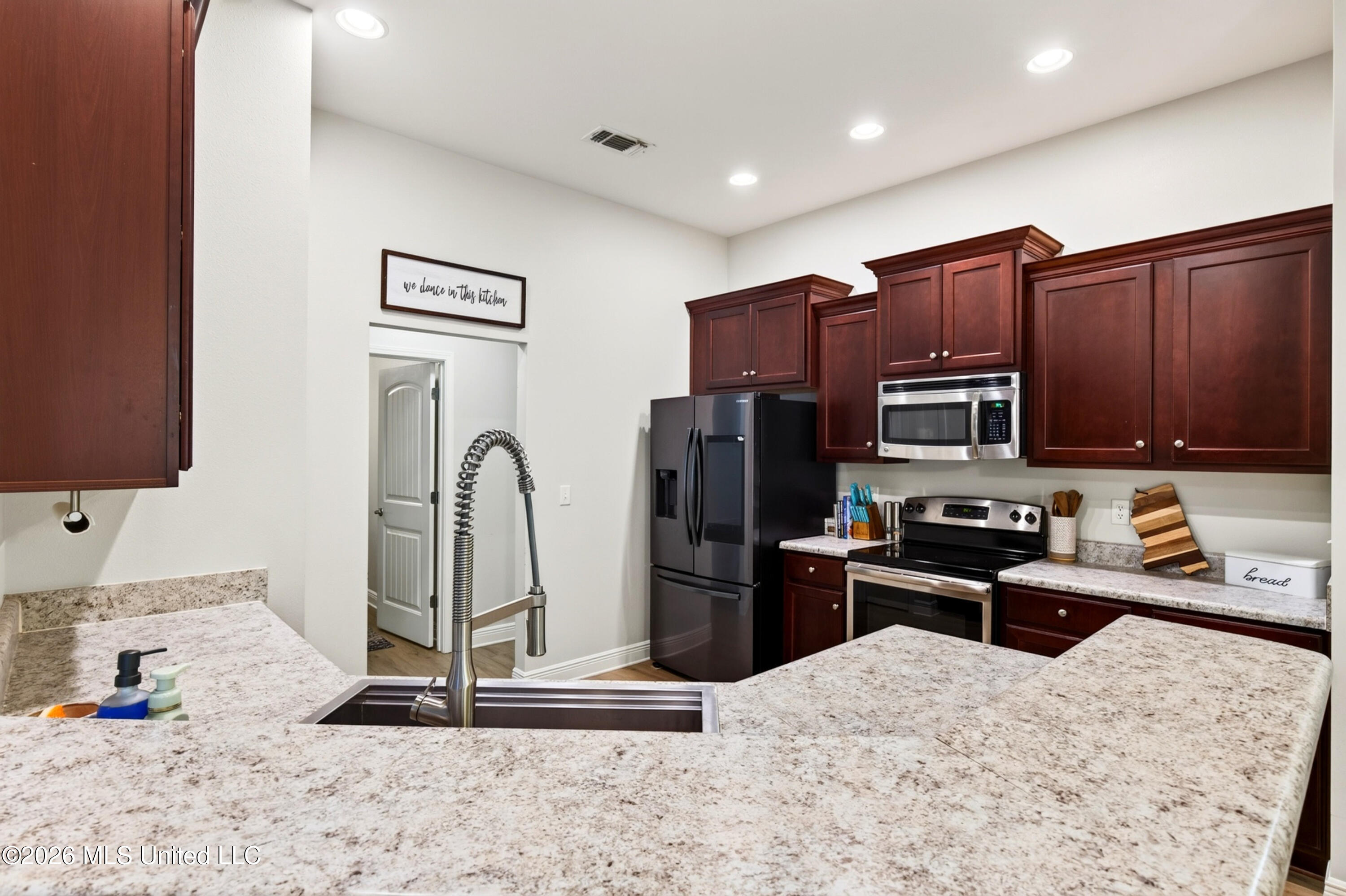 160 Saltmeadow Circle Property Photo 18