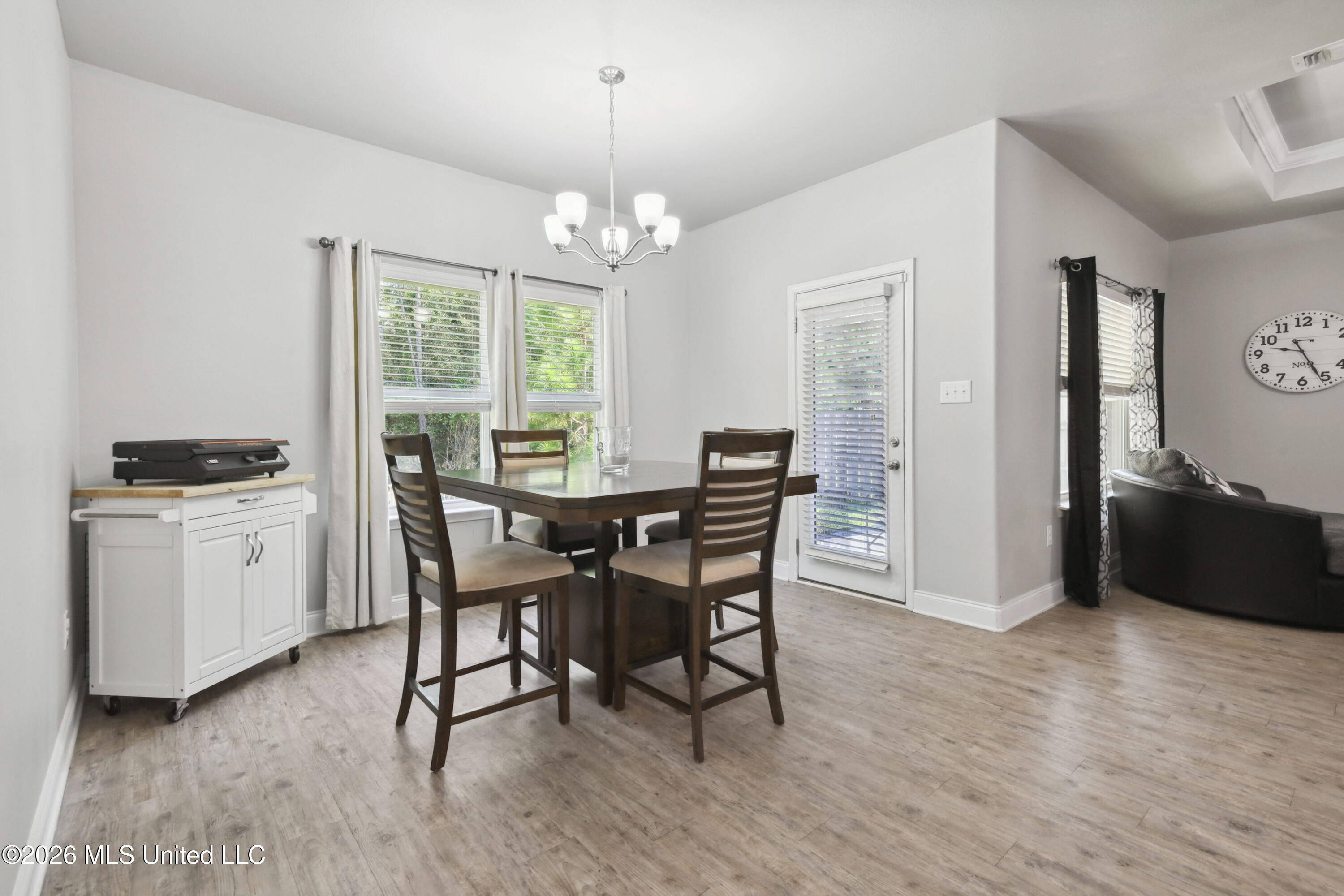 5361 Overland Drive Property Photo 9