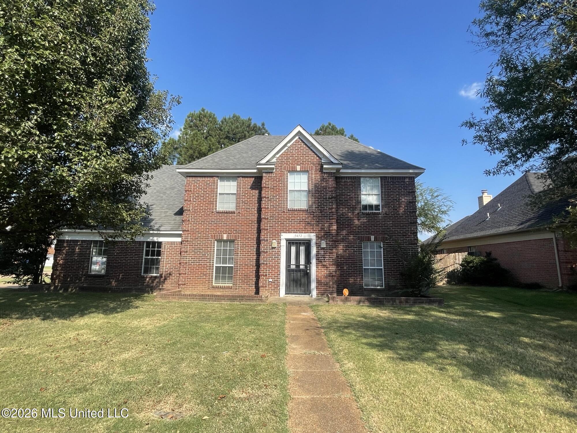 7472 Creekside Drive Property Photo 1