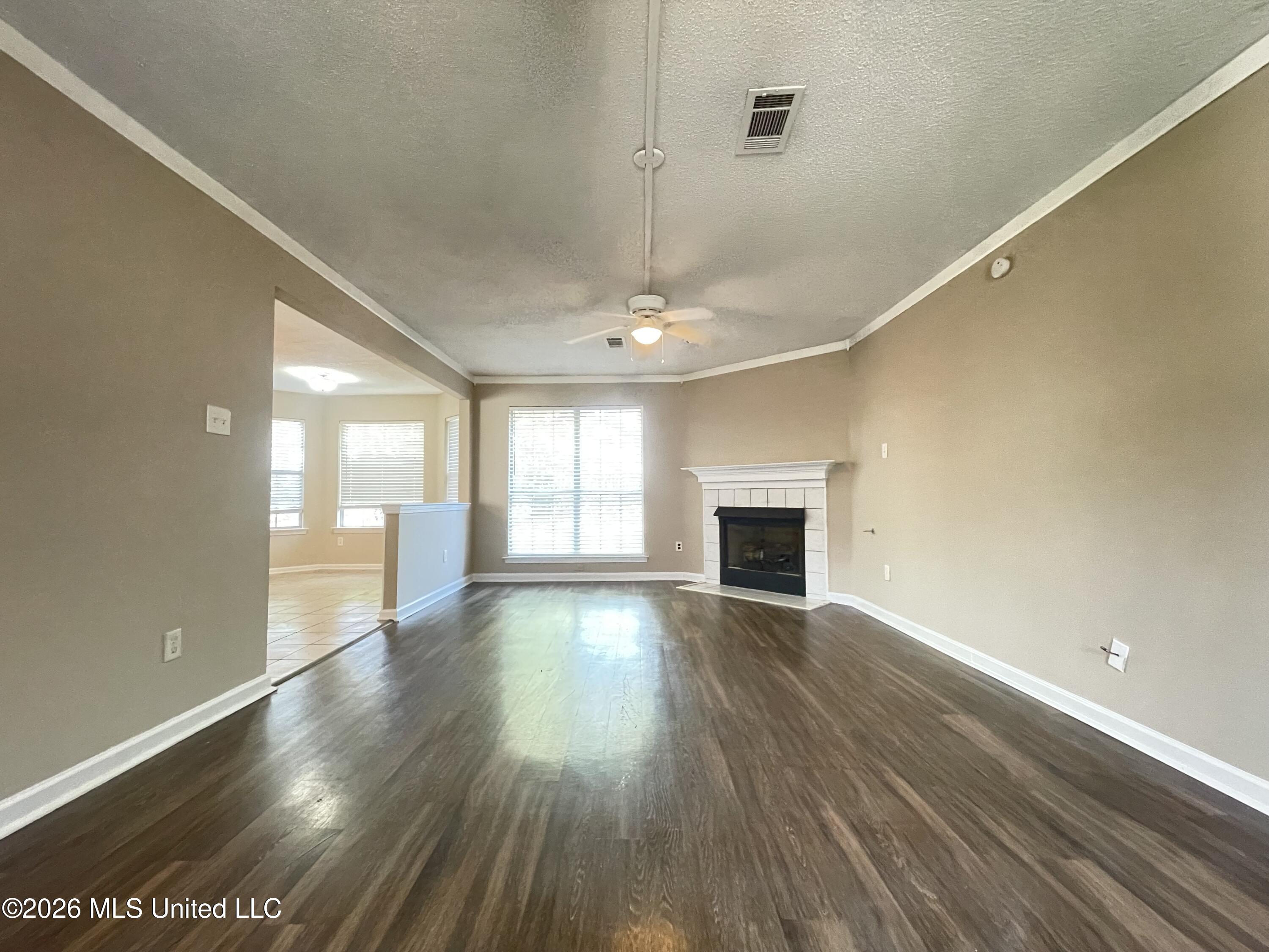 7472 Creekside Drive Property Photo 2