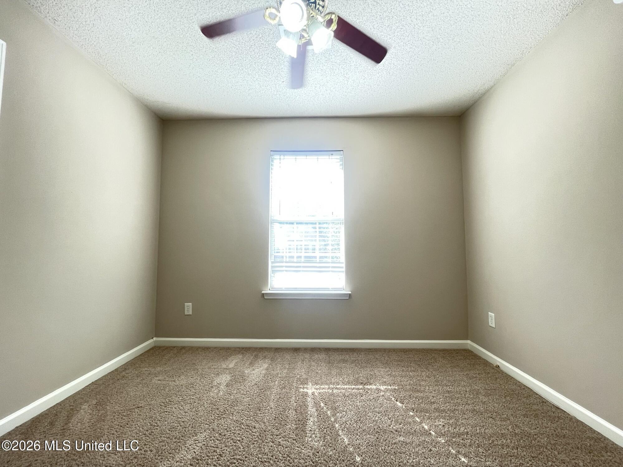 7472 Creekside Drive Property Photo 7