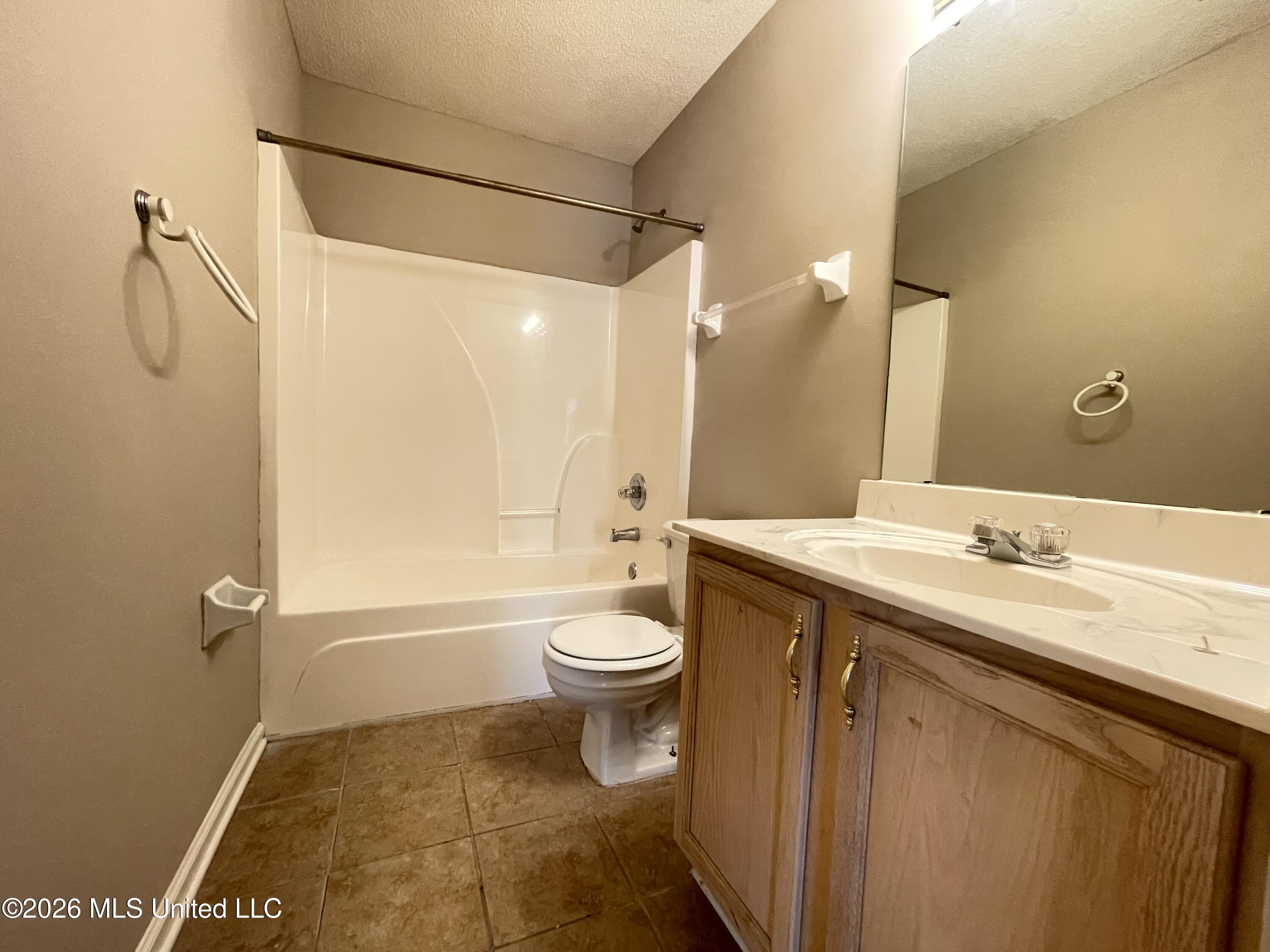 7472 Creekside Drive Property Photo 8