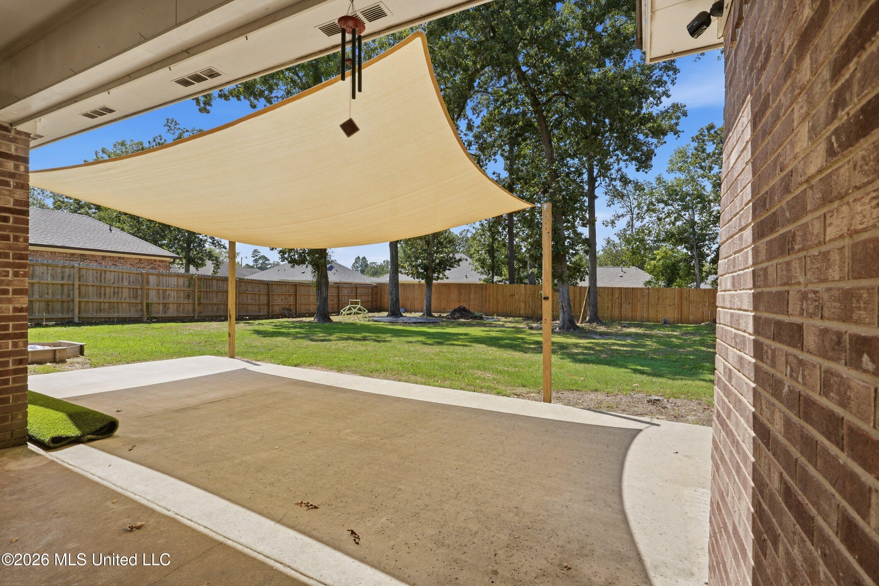1015 Riverchase North Drive Property Photo 2
