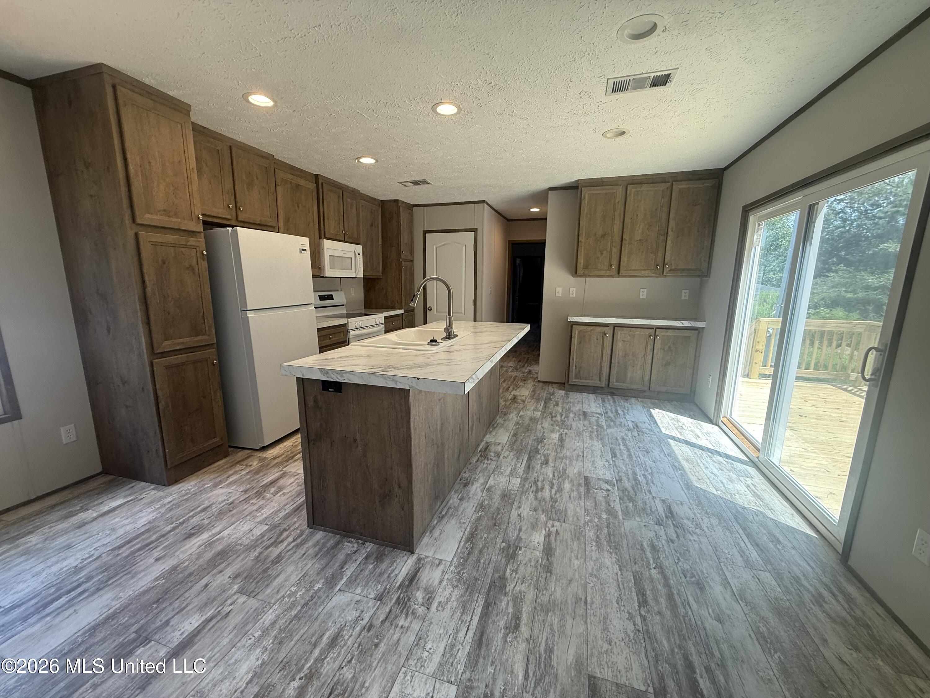 1246 Bolton Loop Property Photo 4