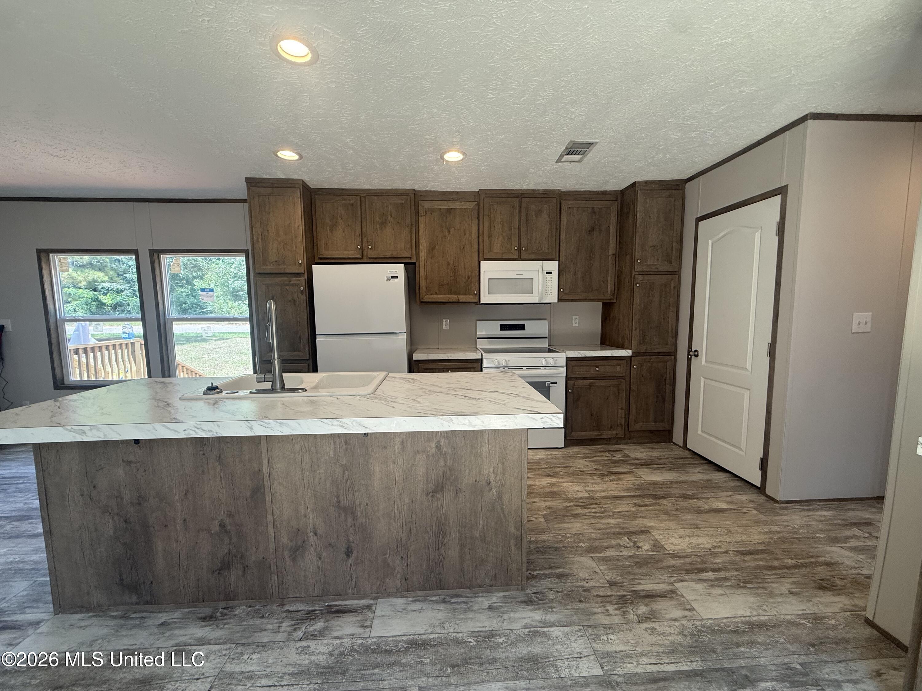 1246 Bolton Loop Property Photo 7