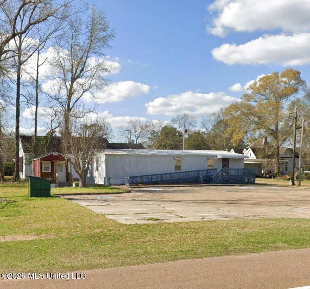 1081 2nd Street Property Photo 2