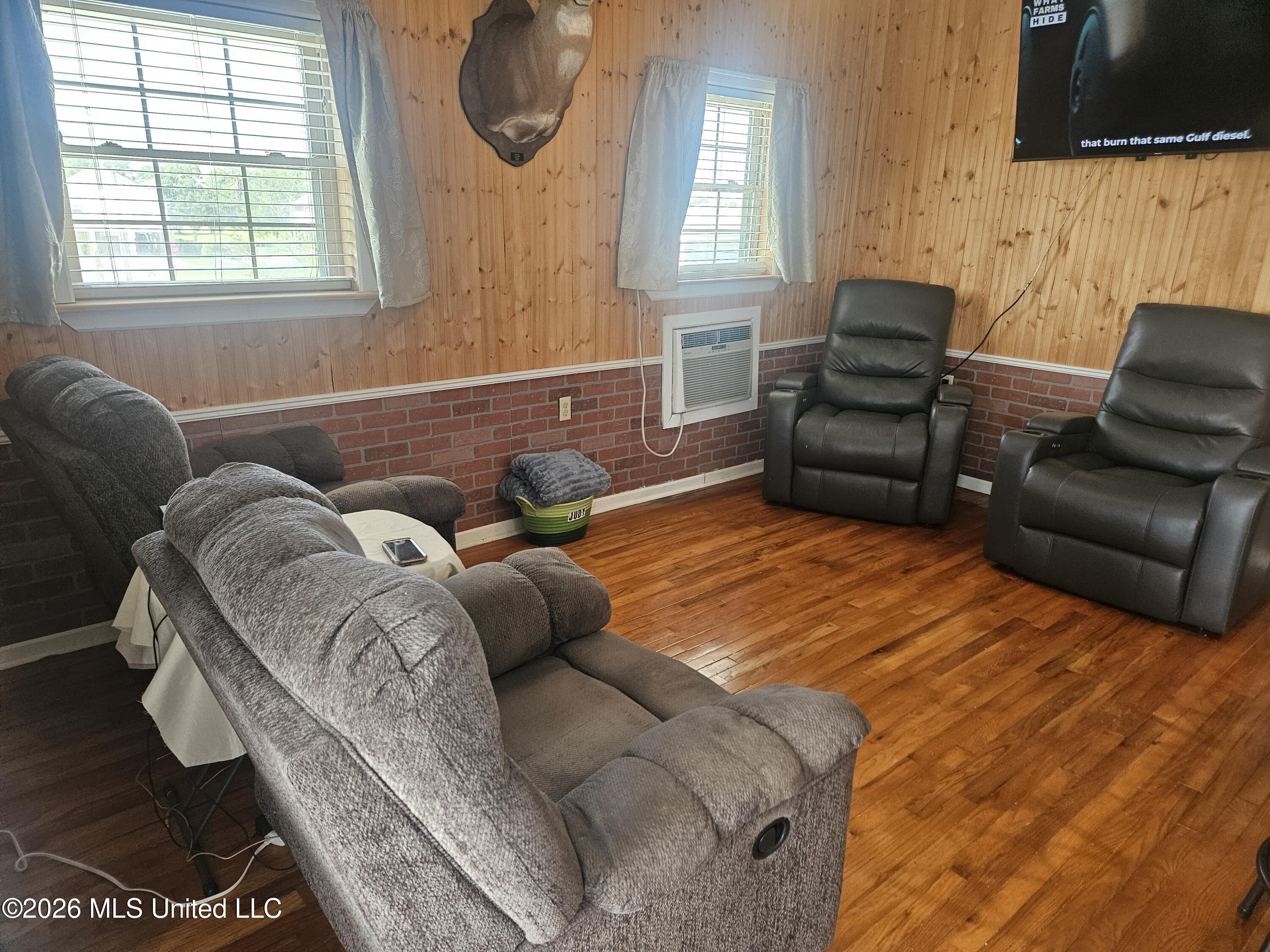 11028 Minnesota Street Property Photo 5