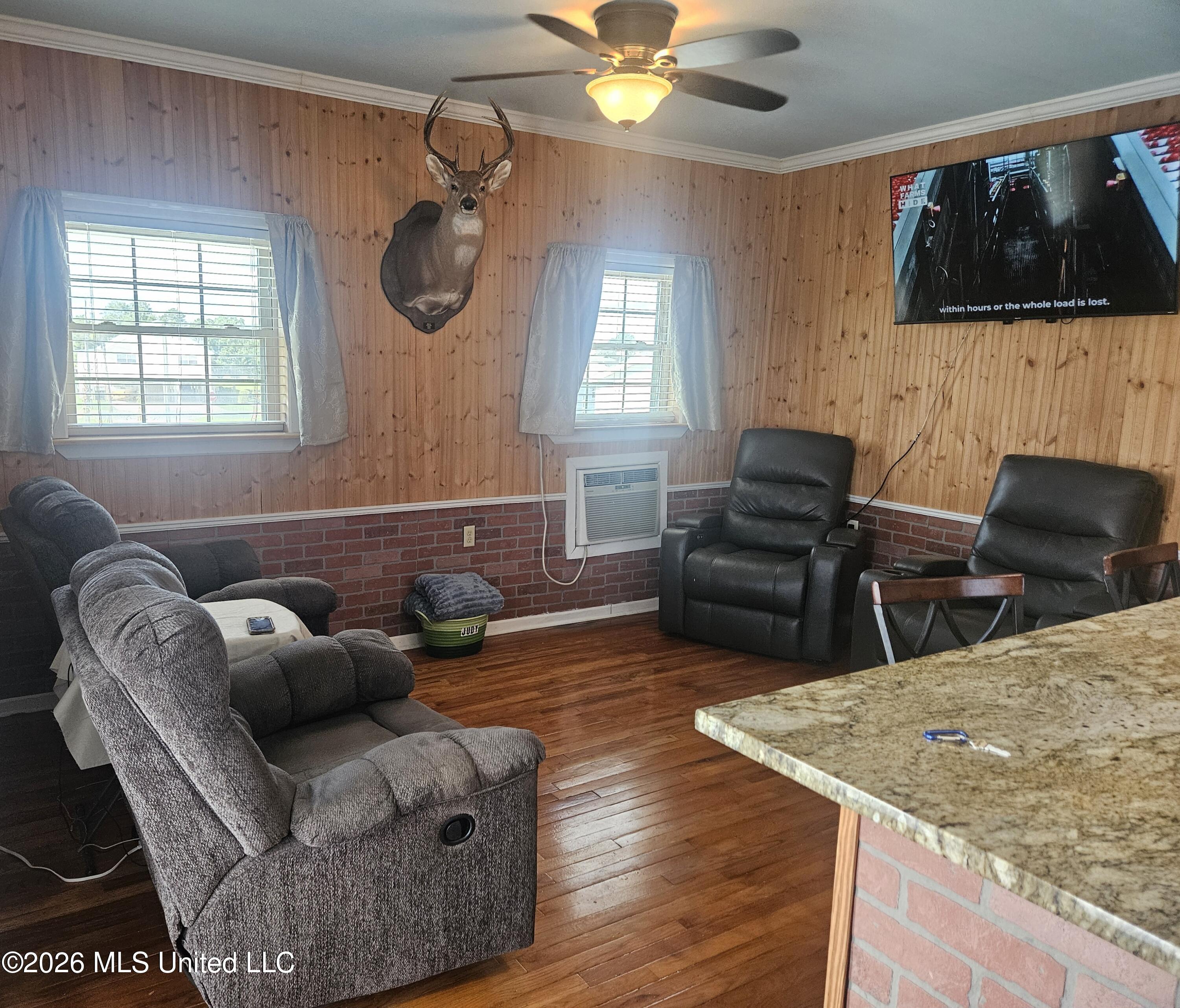 11028 Minnesota Street Property Photo 6