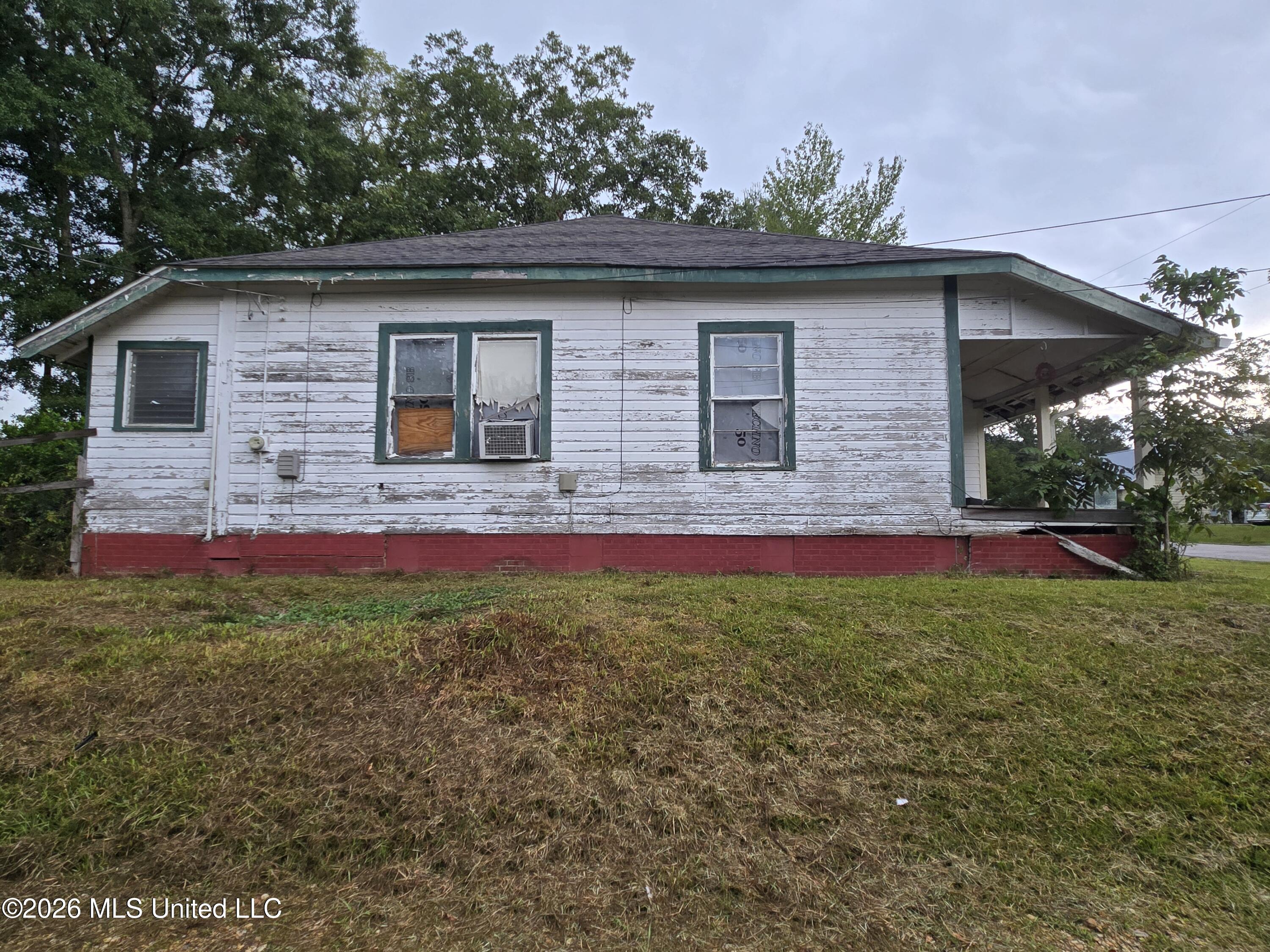523 E College Avenue Property Photo 4