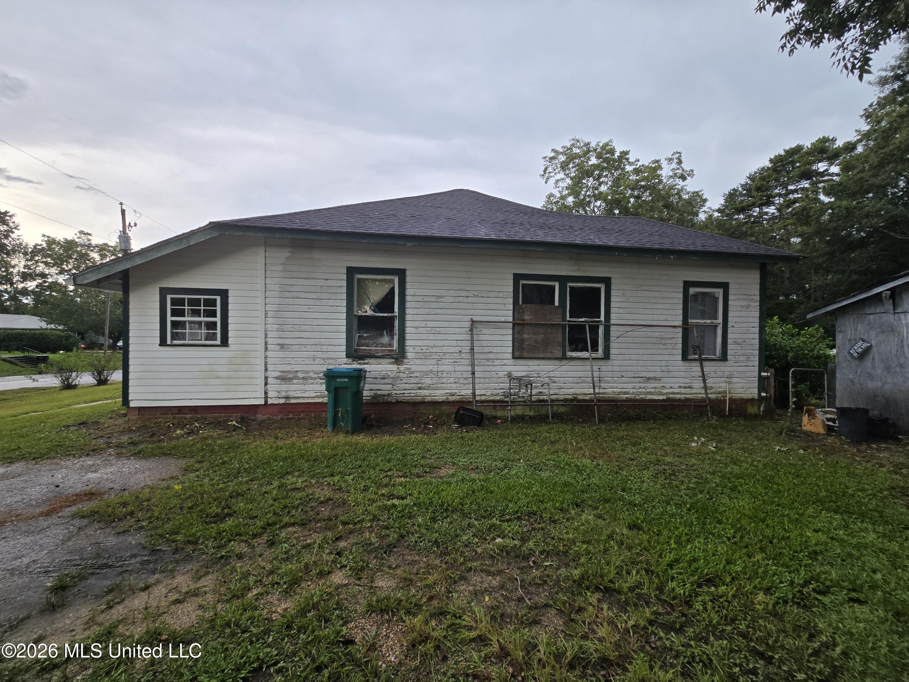 523 E College Avenue Property Photo 7