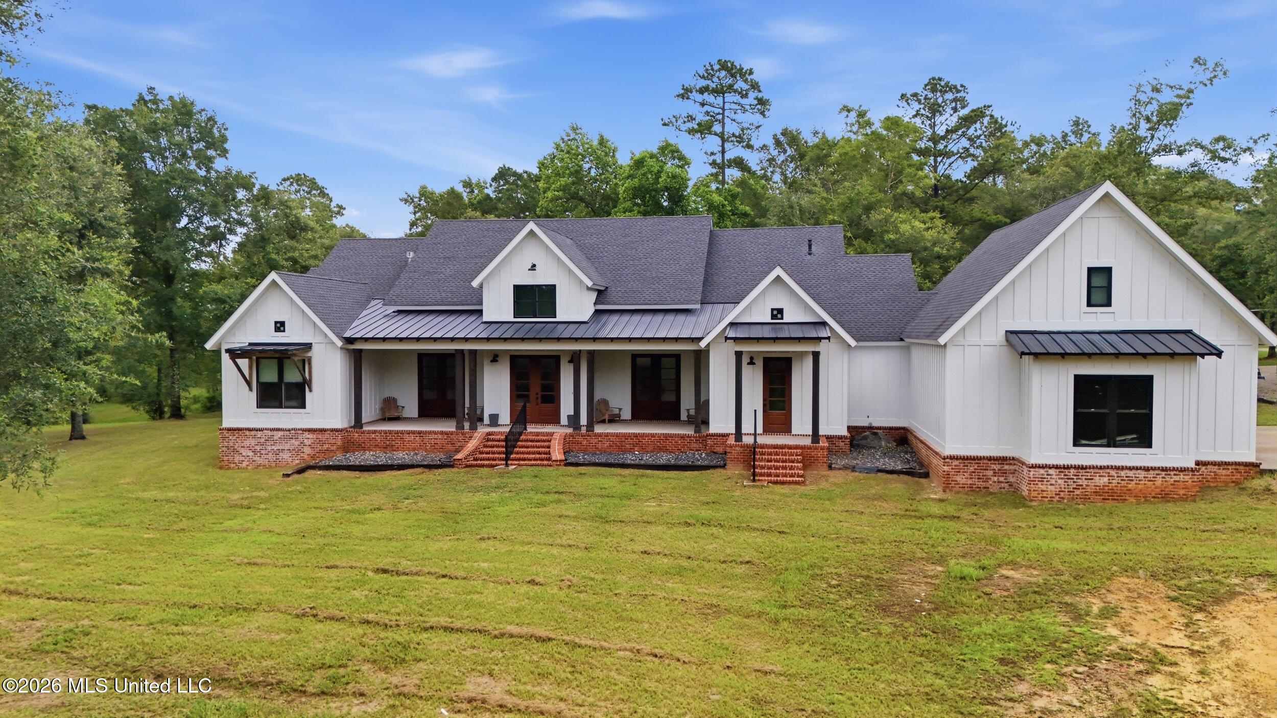 16724 W Spring Lake Drive Property Photo 1