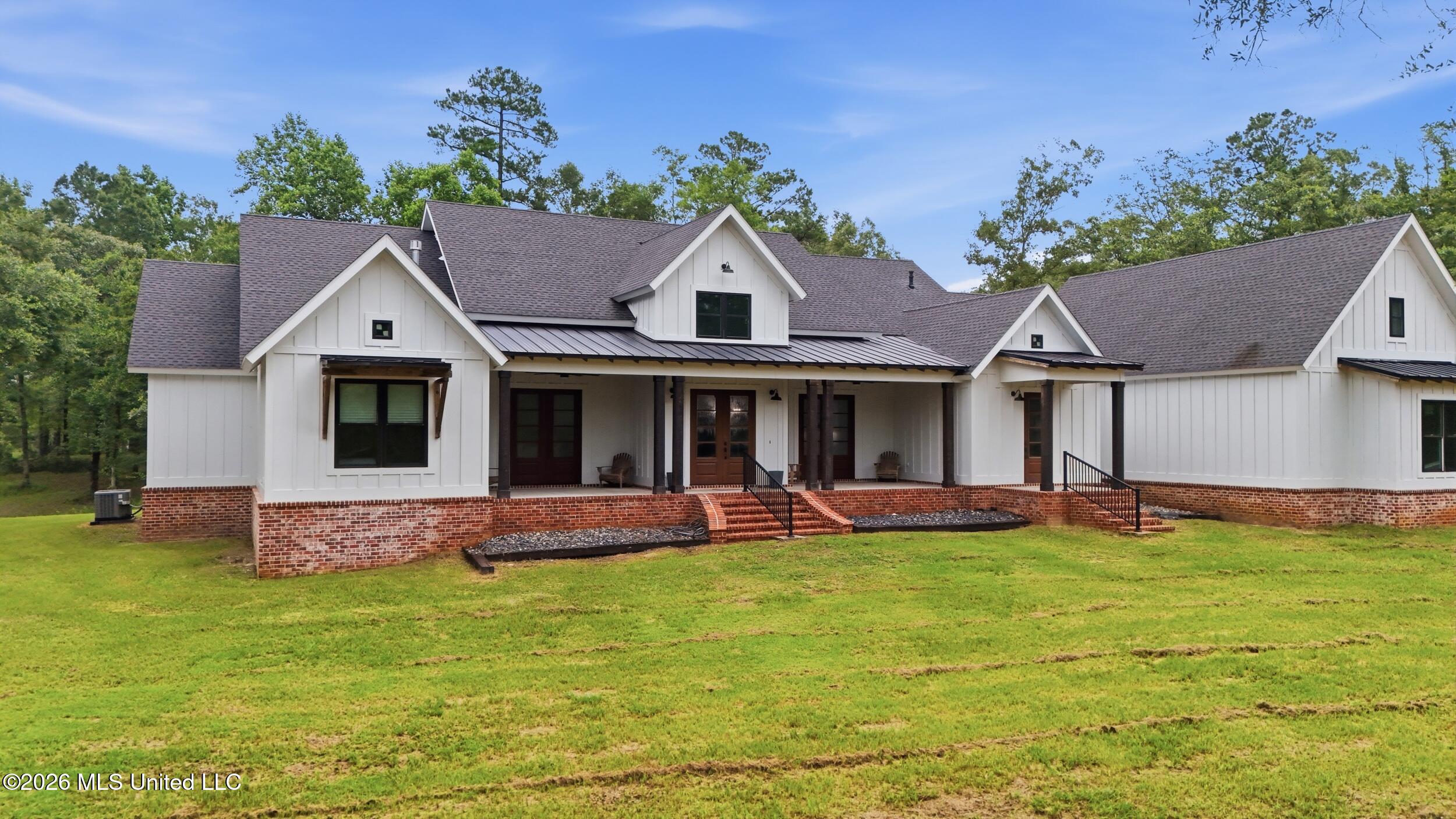16724 W Spring Lake Drive Property Photo 3