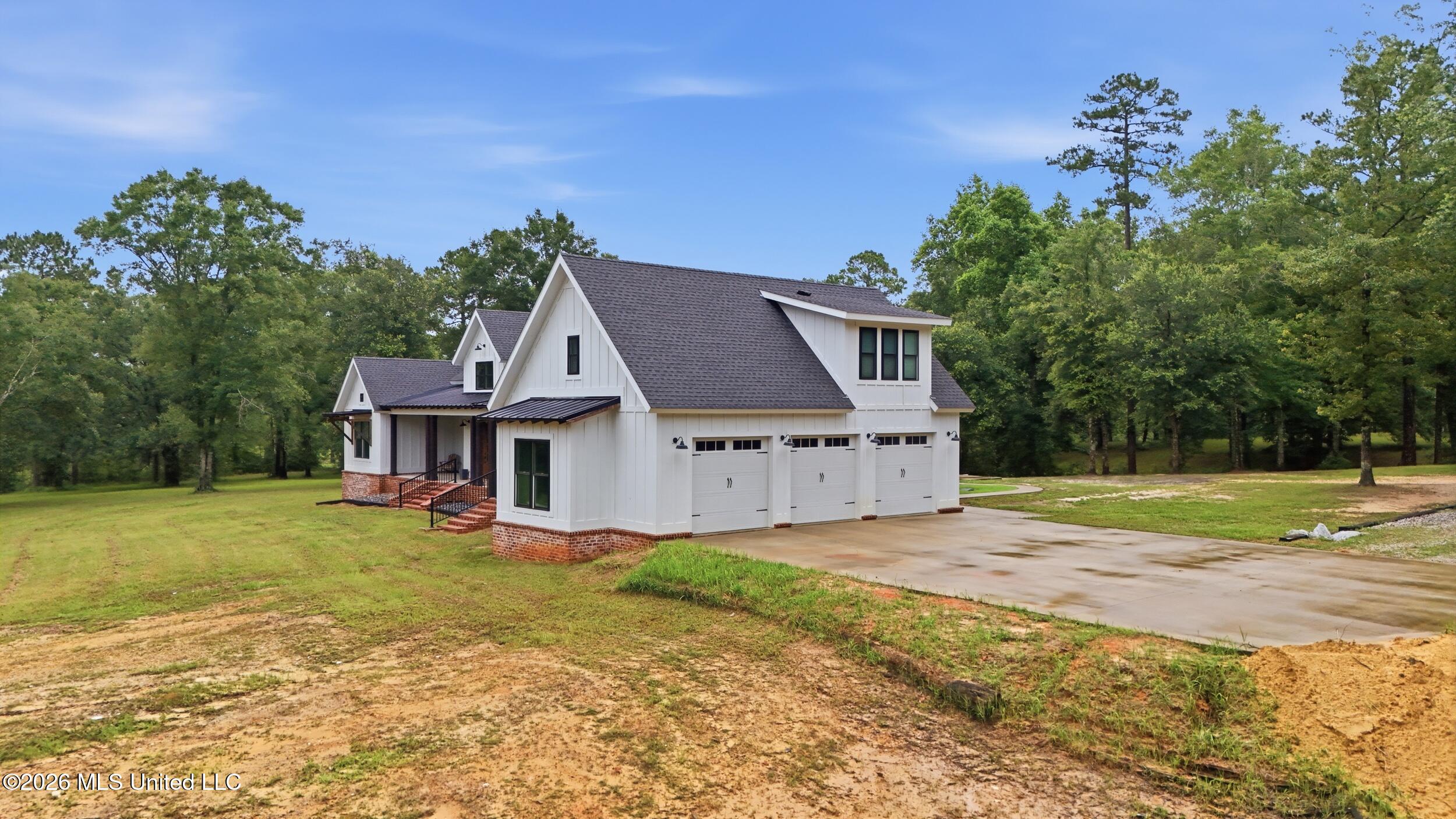 16724 W Spring Lake Drive Property Photo 4