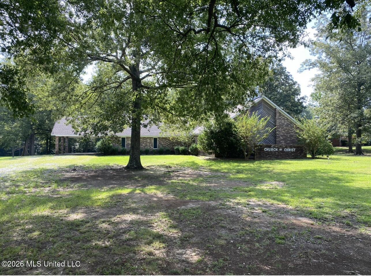 1110 S 35 Highway Property Photo 2