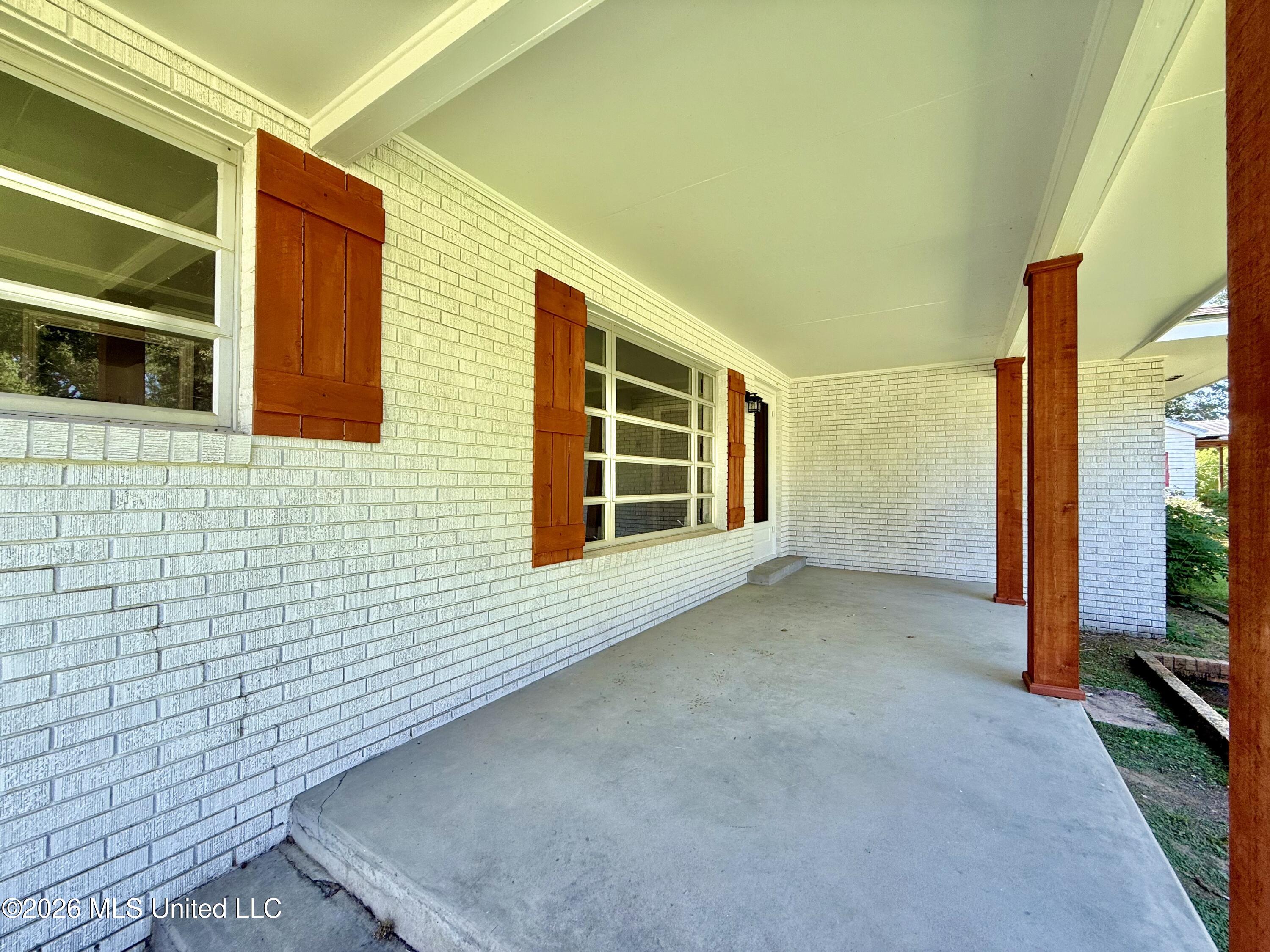 207 N Bennett Street Property Photo 4