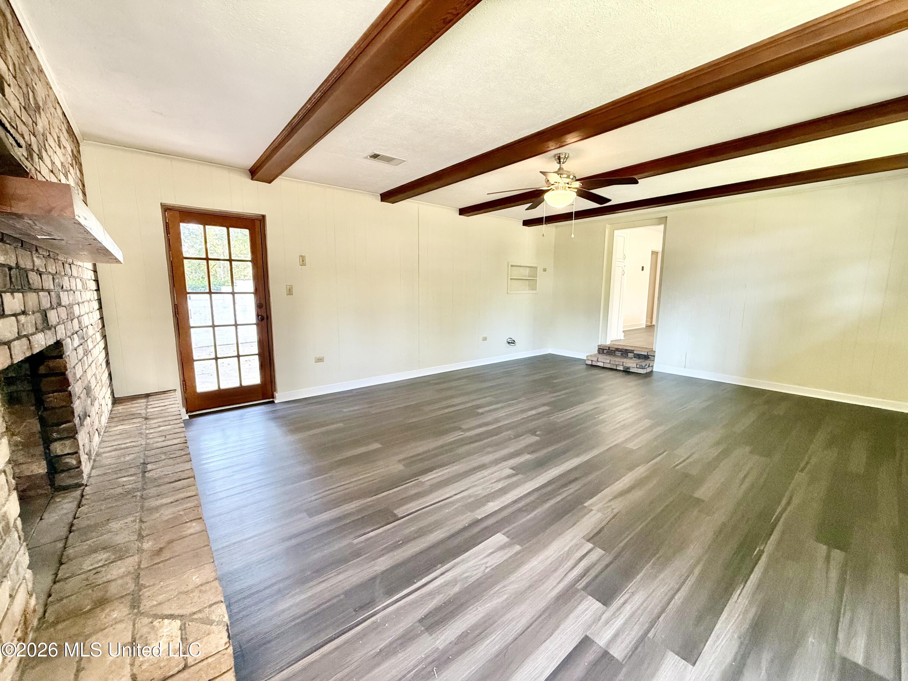 207 N Bennett Street Property Photo 5