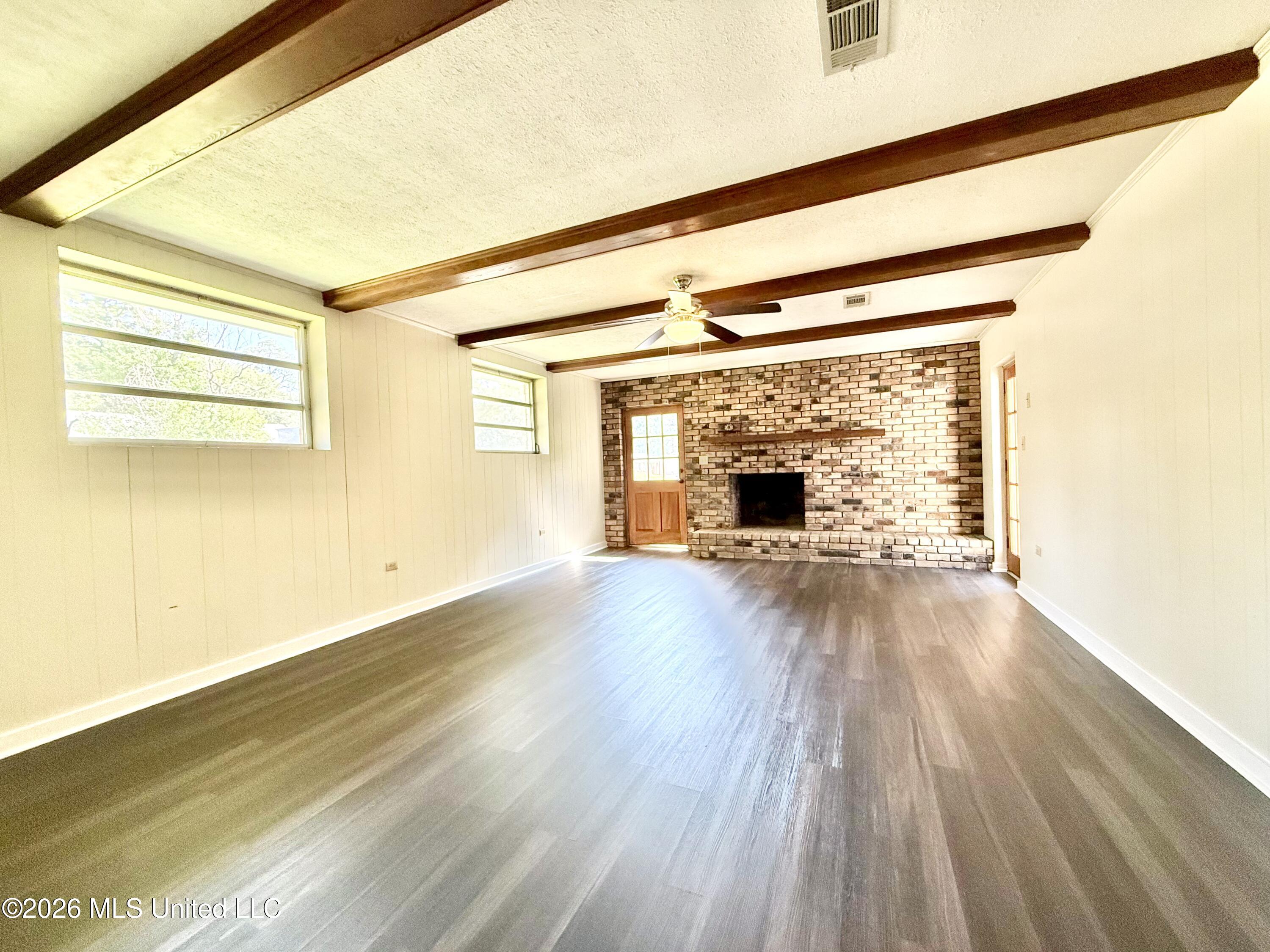 207 N Bennett Street Property Photo 7