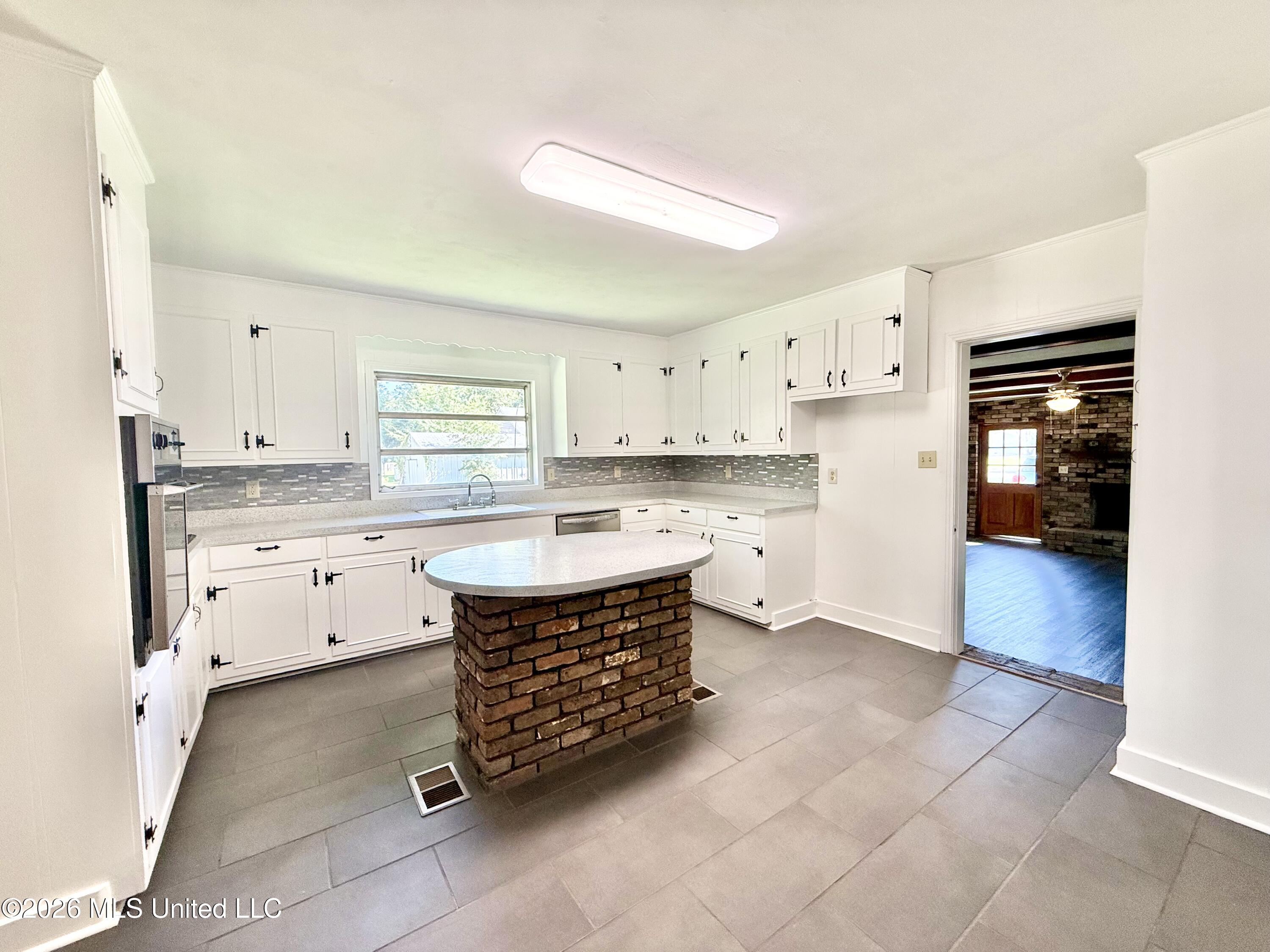 207 N Bennett Street Property Photo 10