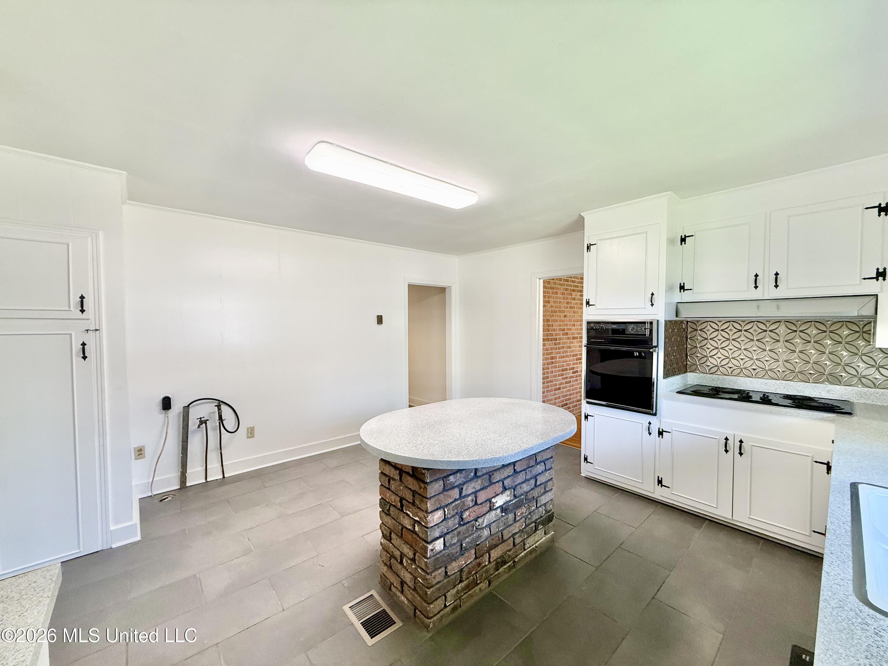207 N Bennett Street Property Photo 12