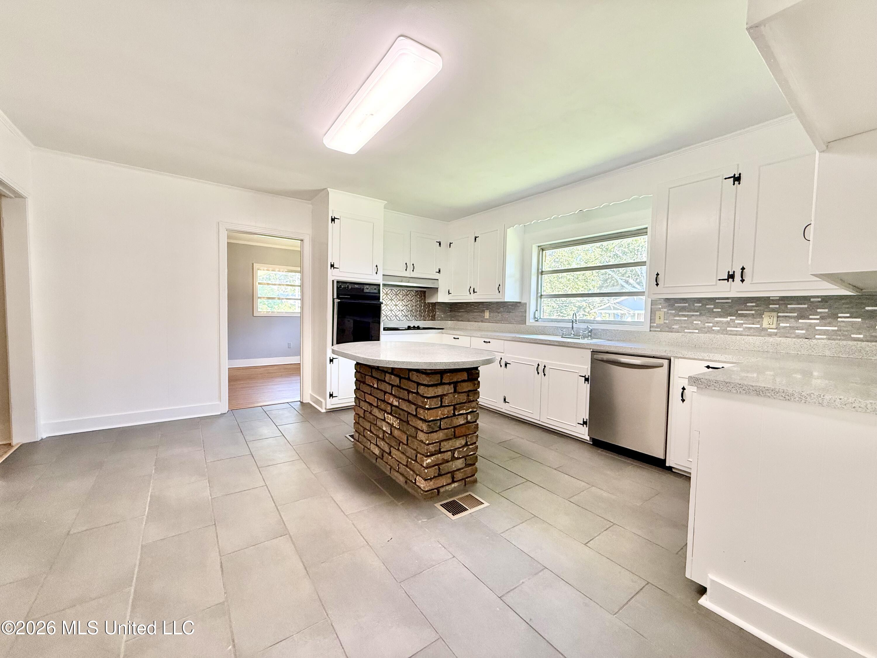 207 N Bennett Street Property Photo 13
