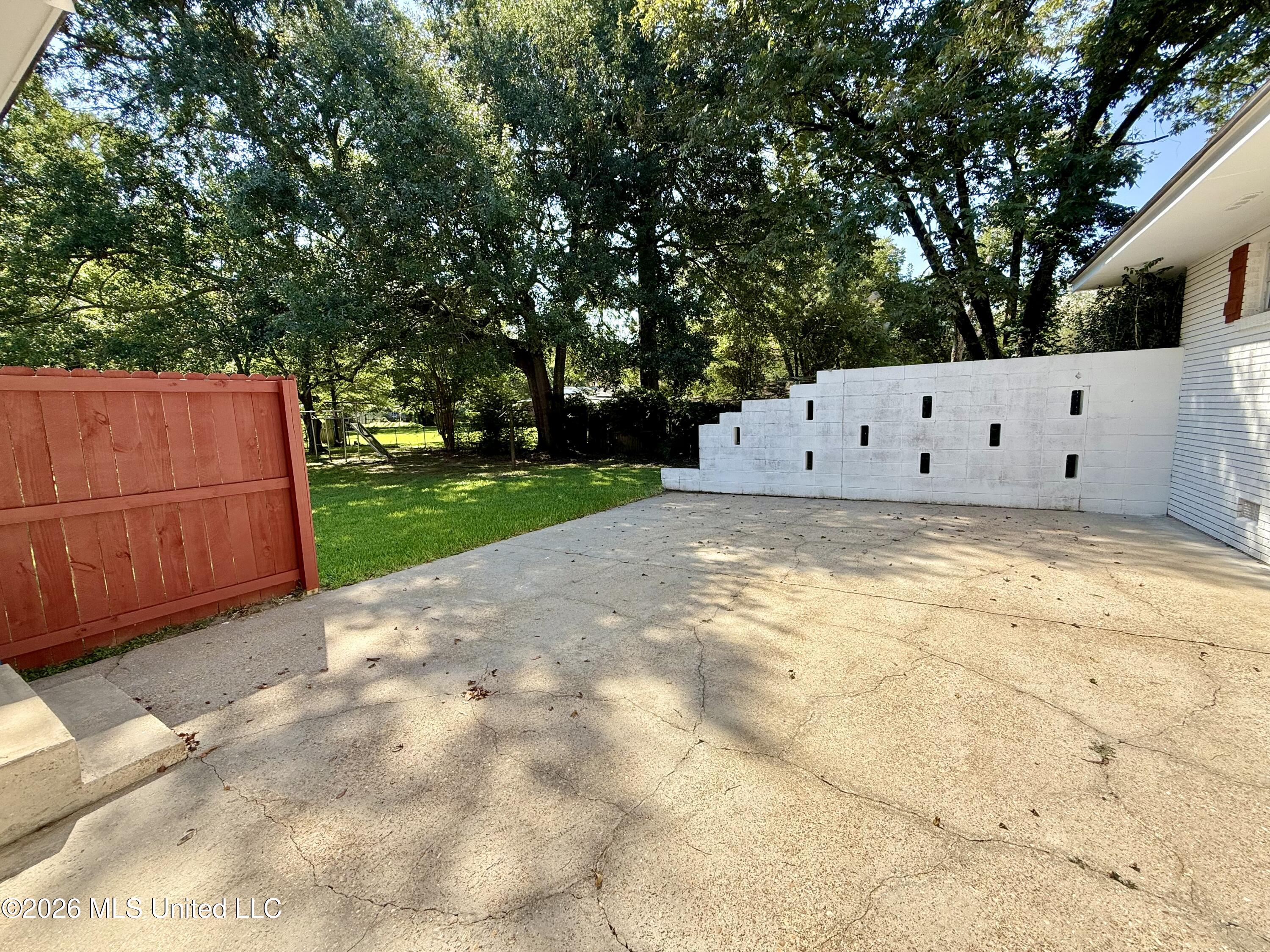 207 N Bennett Street Property Photo 31