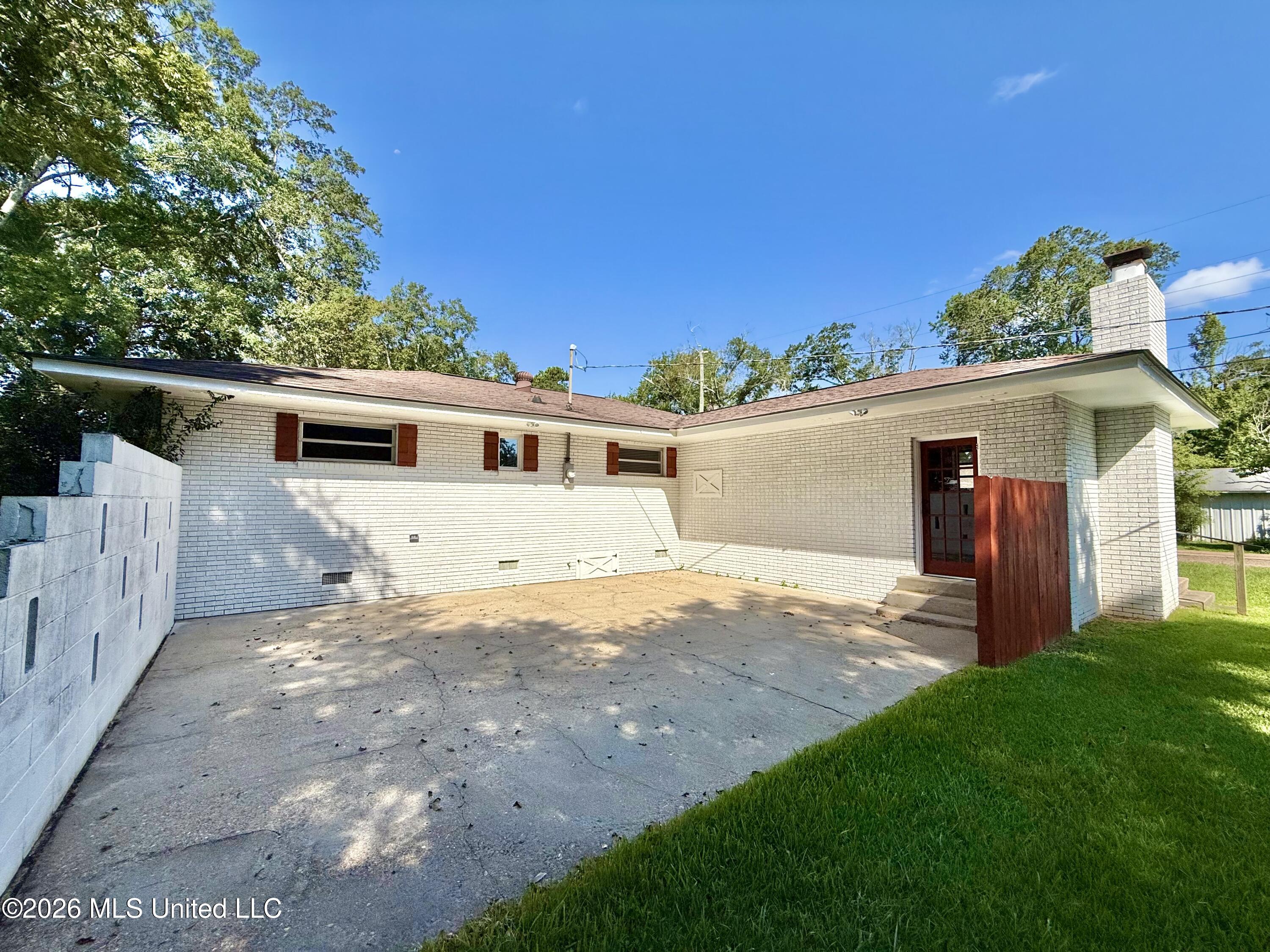 207 N Bennett Street Property Photo 32