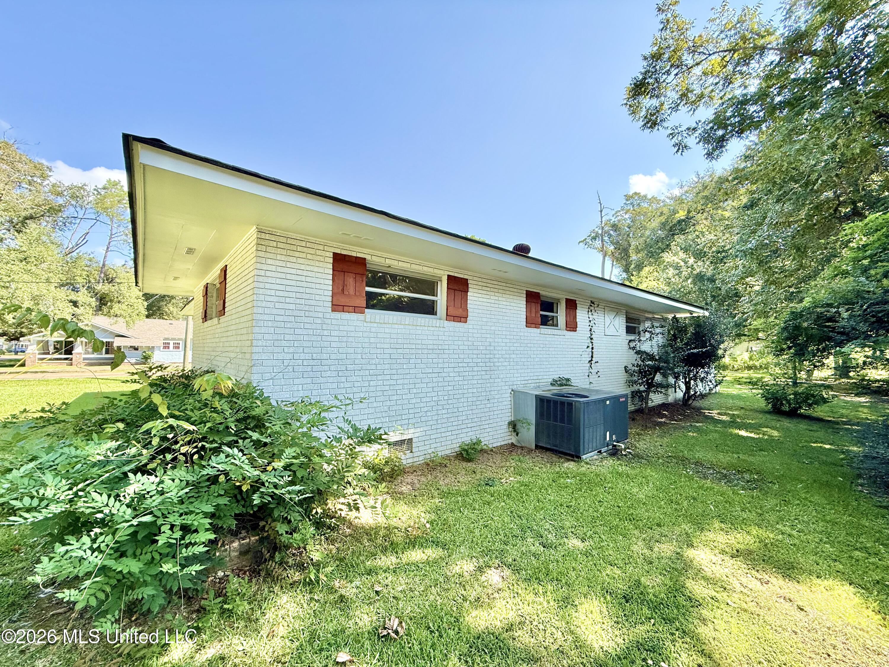 207 N Bennett Street Property Photo 35