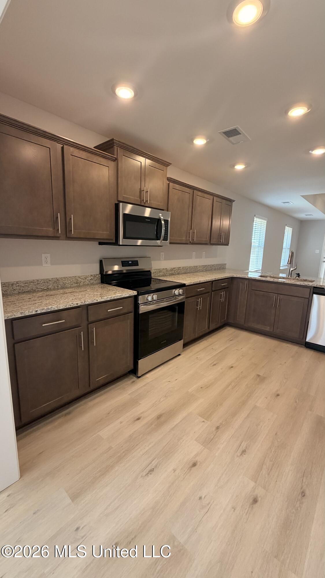 7899 Gardendale Drive Property Photo 3