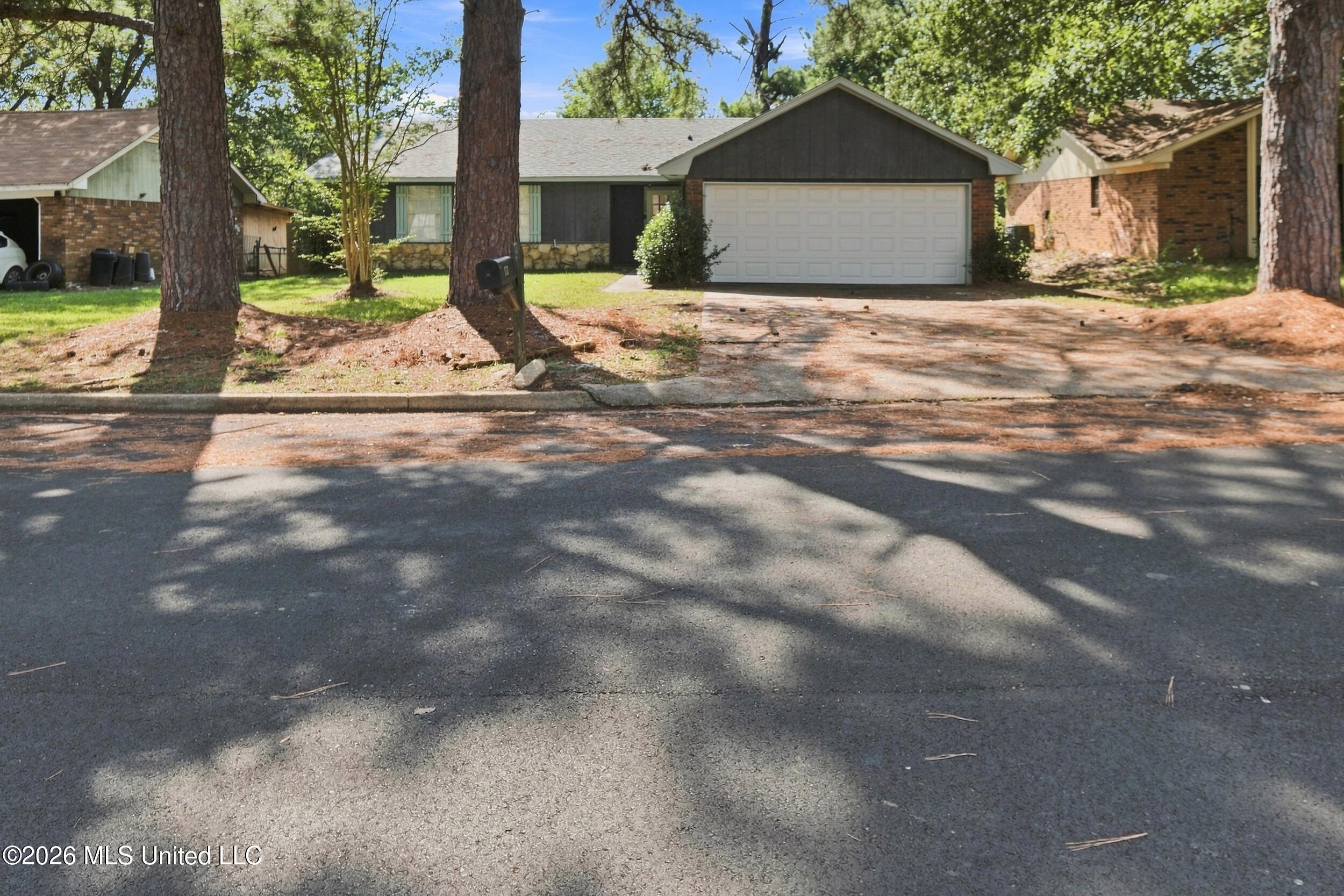 173 Thousand Oaks Circle Property Photo 1
