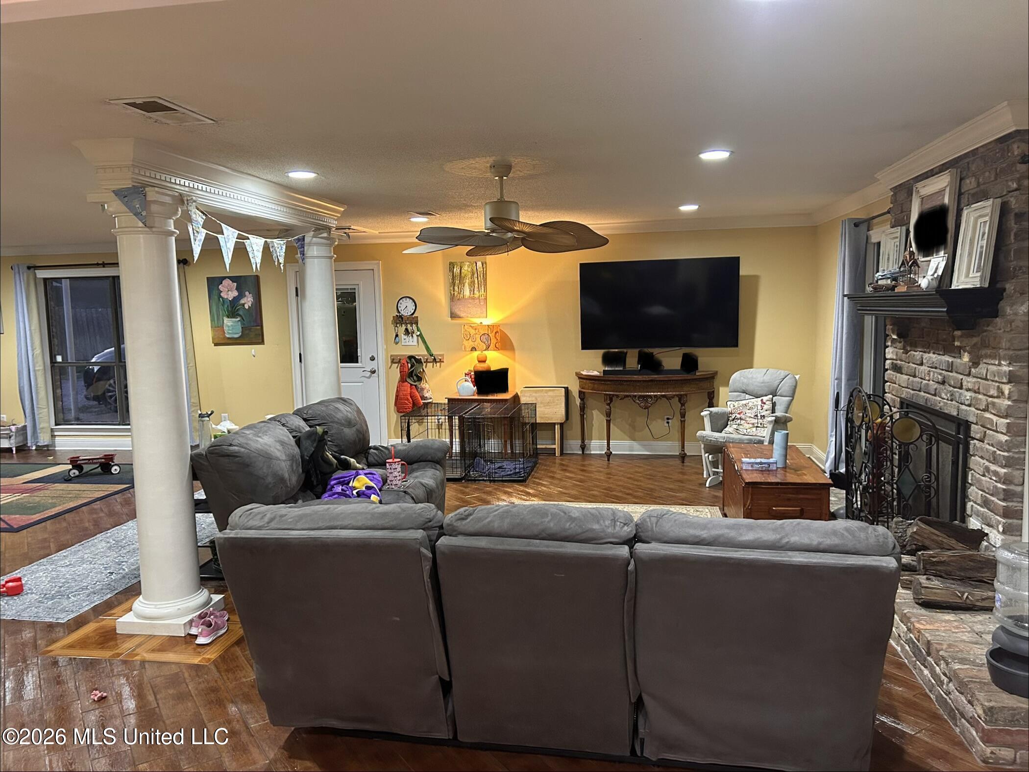 915 Grant Avenue Property Photo 4